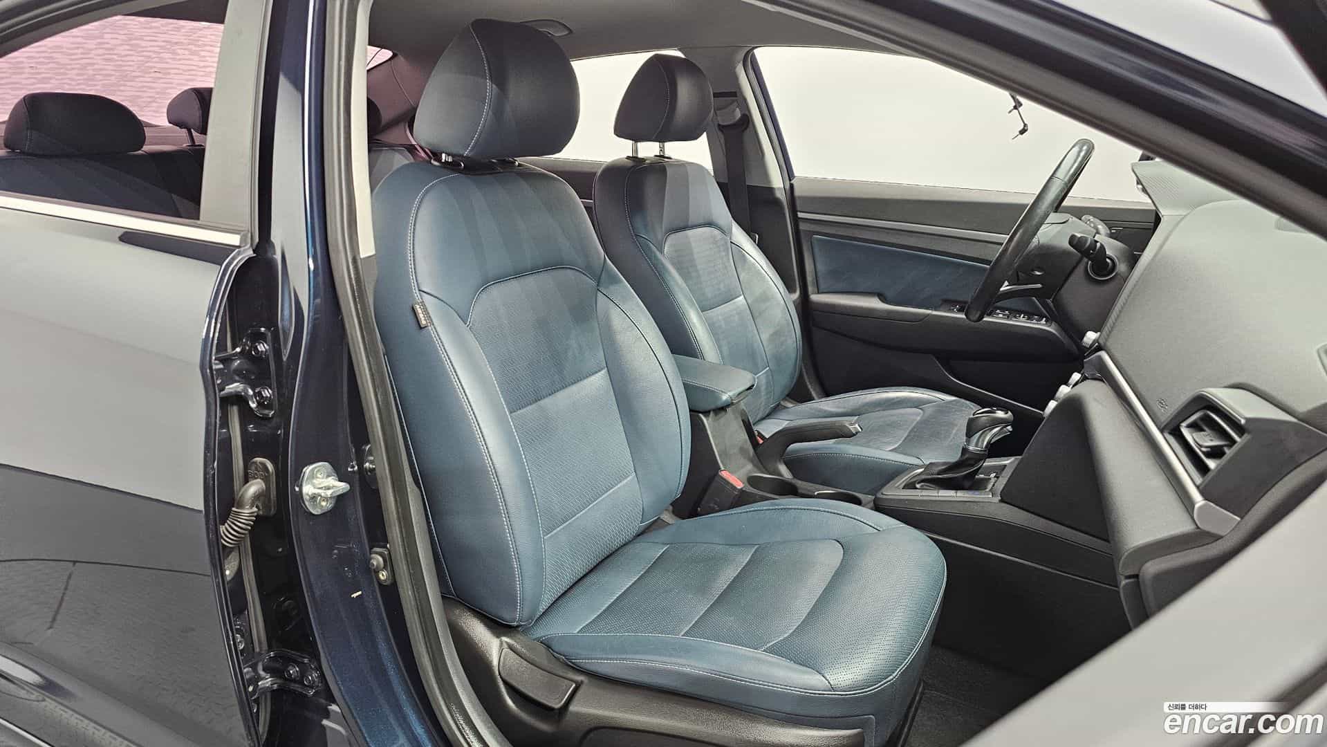 AVANTE Hyundai 2018.8-OPTION-015