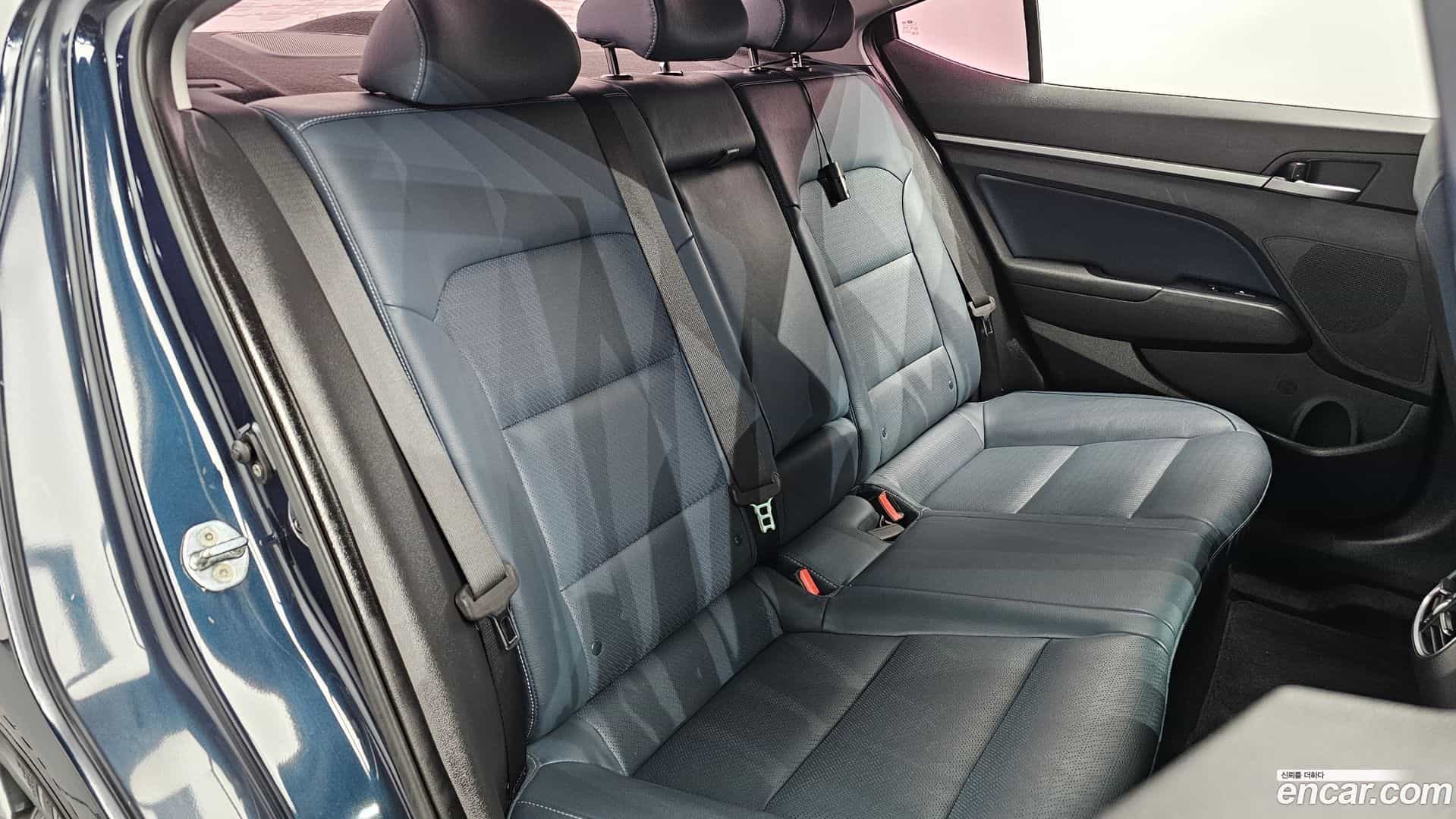 AVANTE Hyundai 2018.8-OPTION-016
