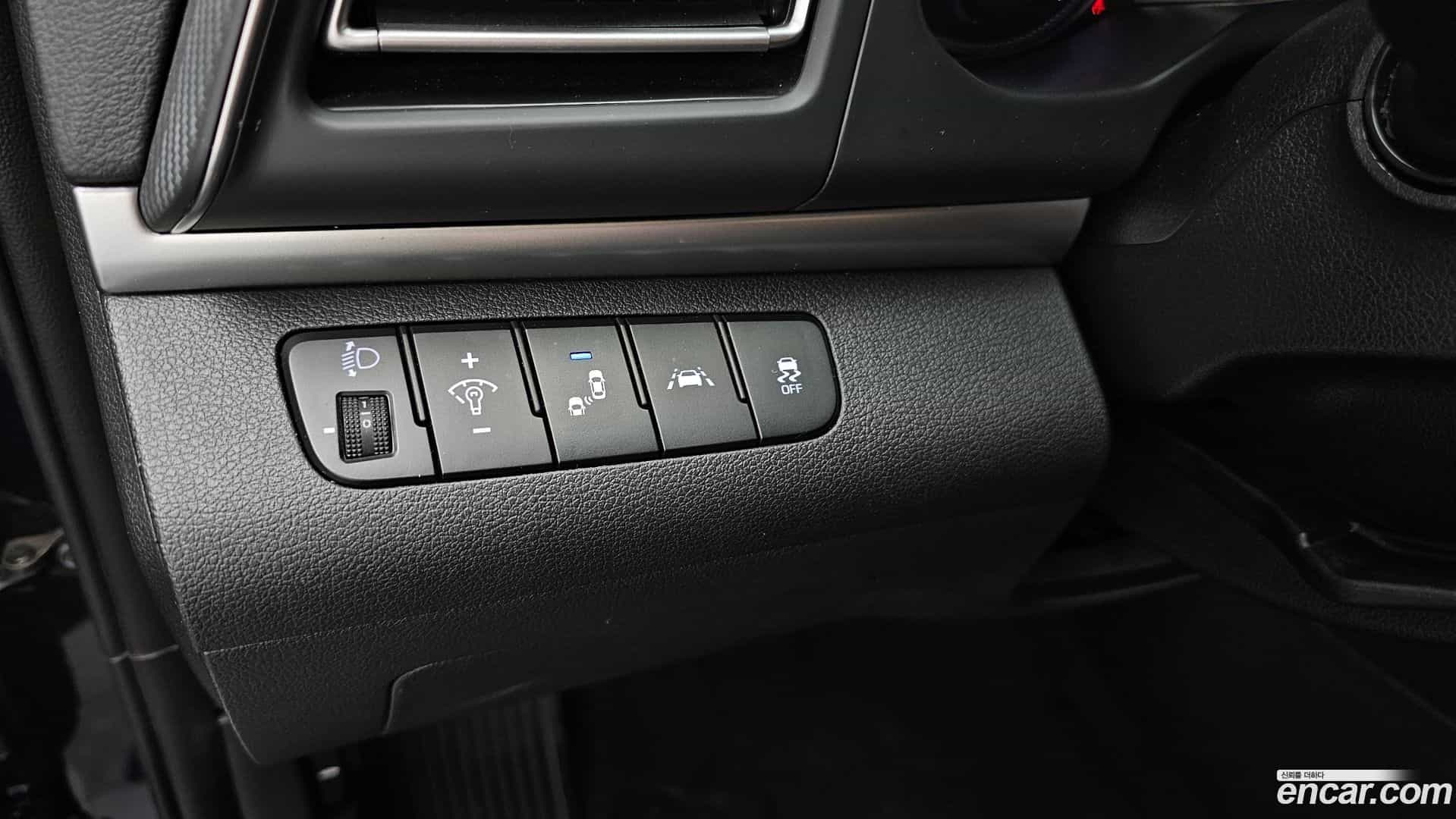 AVANTE Hyundai 2018.8-OPTION-018