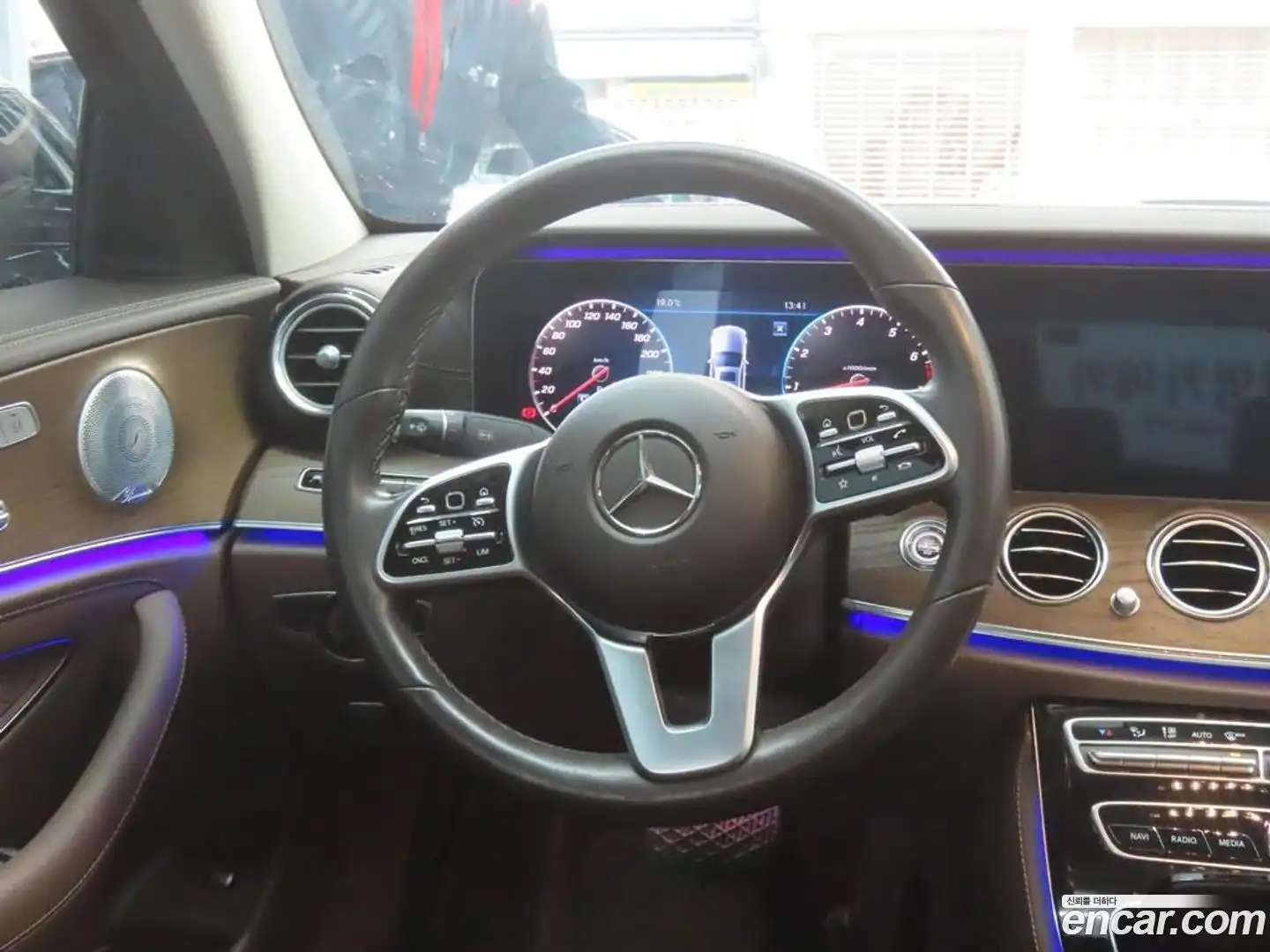 E-Class Mercedes-Benz 2019.8-OPTION-021
