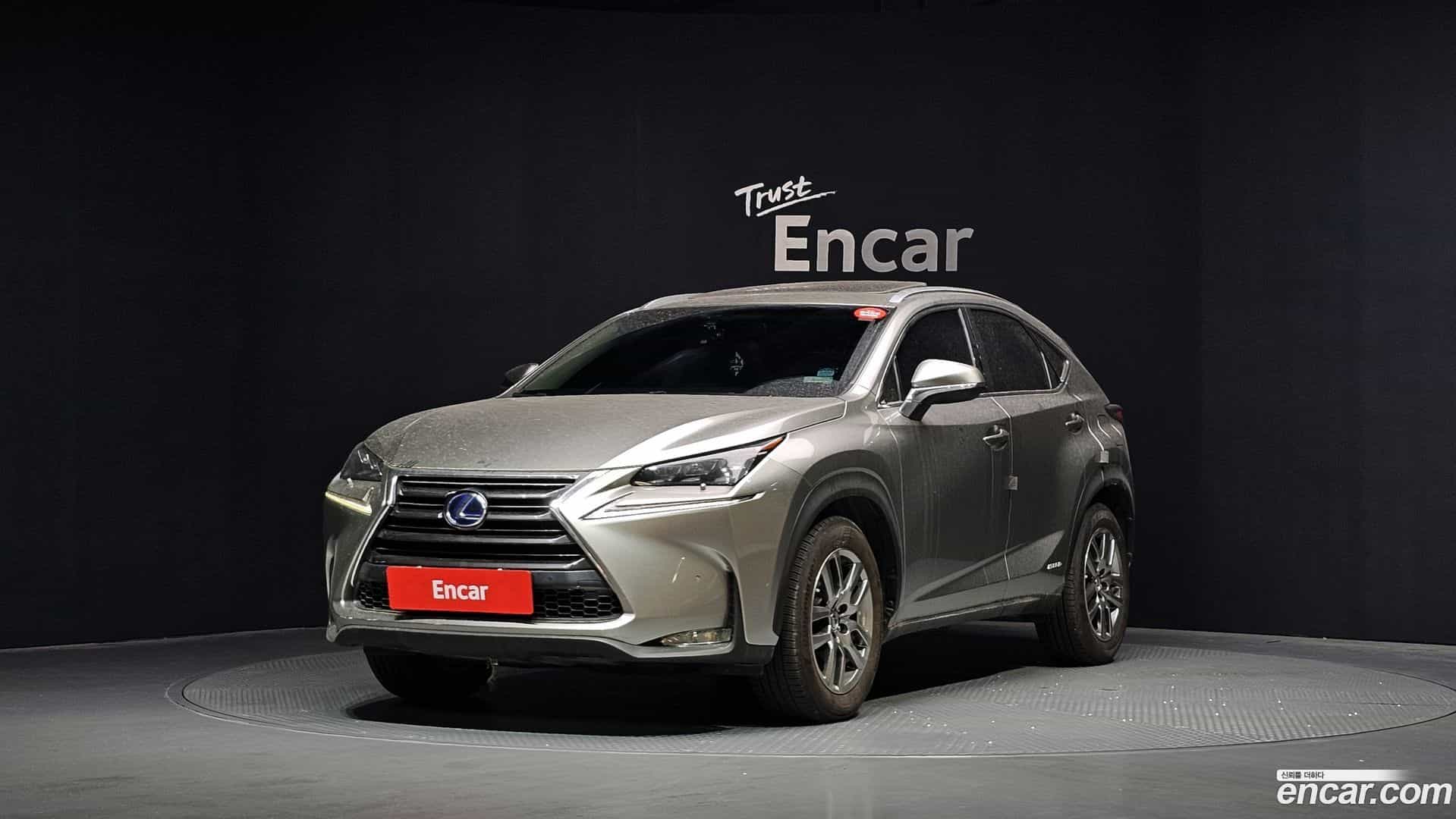 NX Lexus 2016.8-OUTER-001