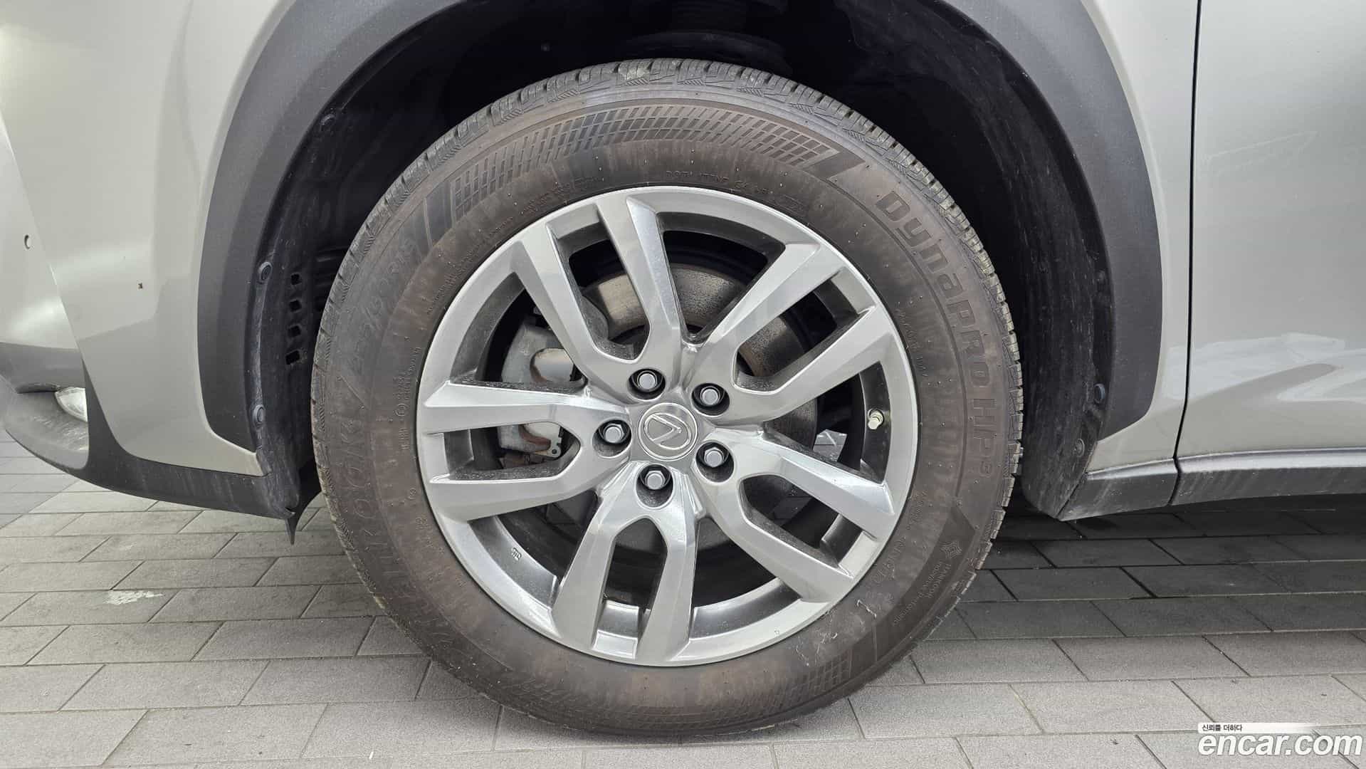 NX Lexus 2016.8-OUTER-005
