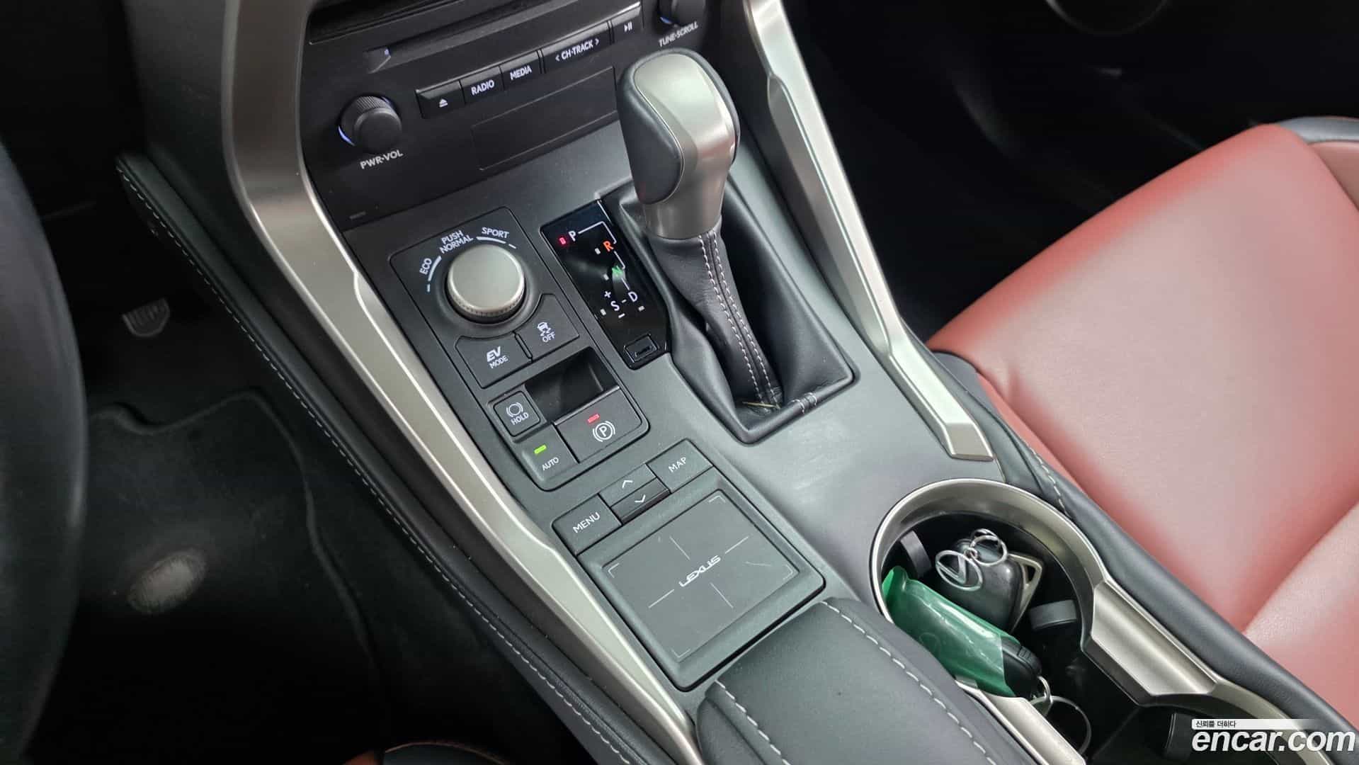 NX Lexus 2016.8-INNER-009
