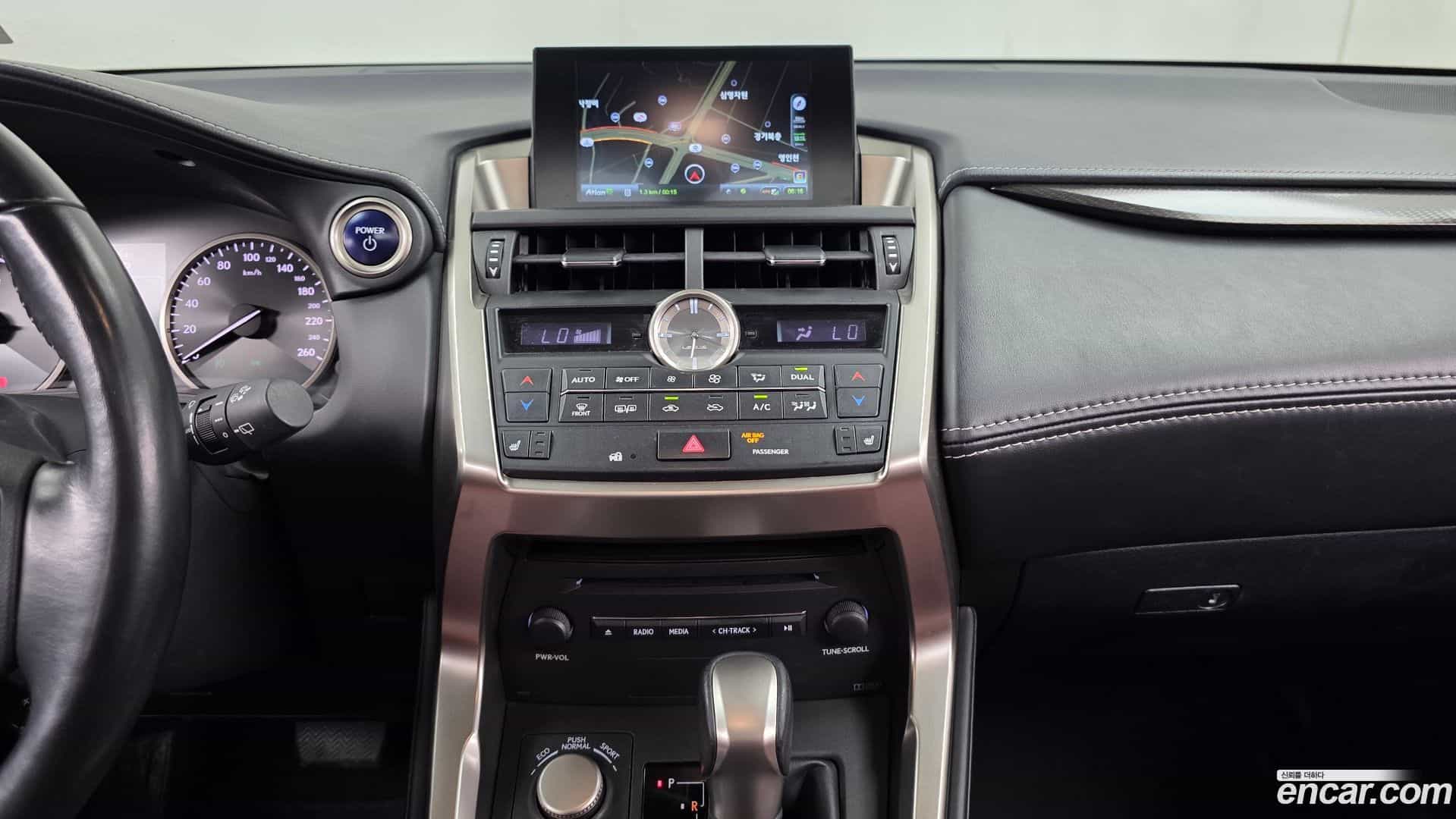 NX Lexus 2016.8-OPTION-018