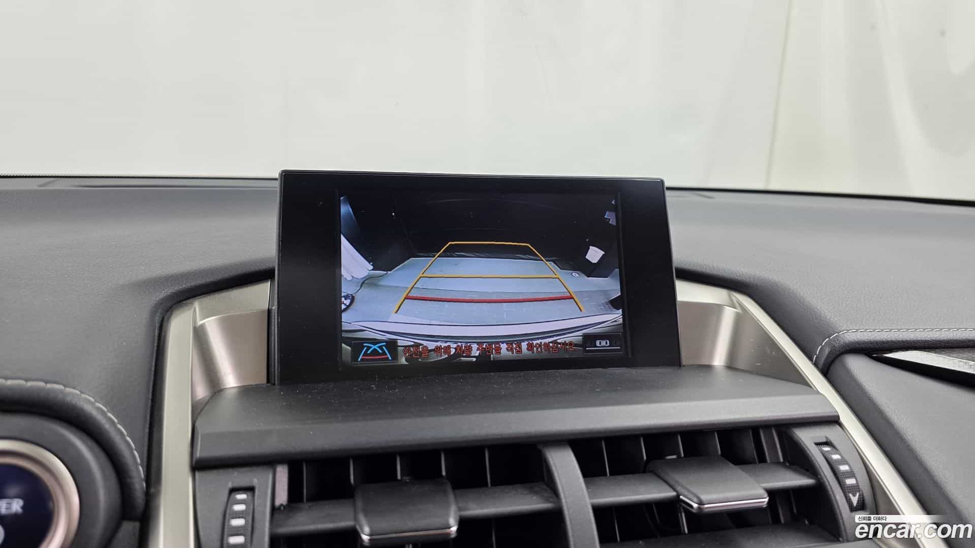 NX Lexus 2016.8-OPTION-019