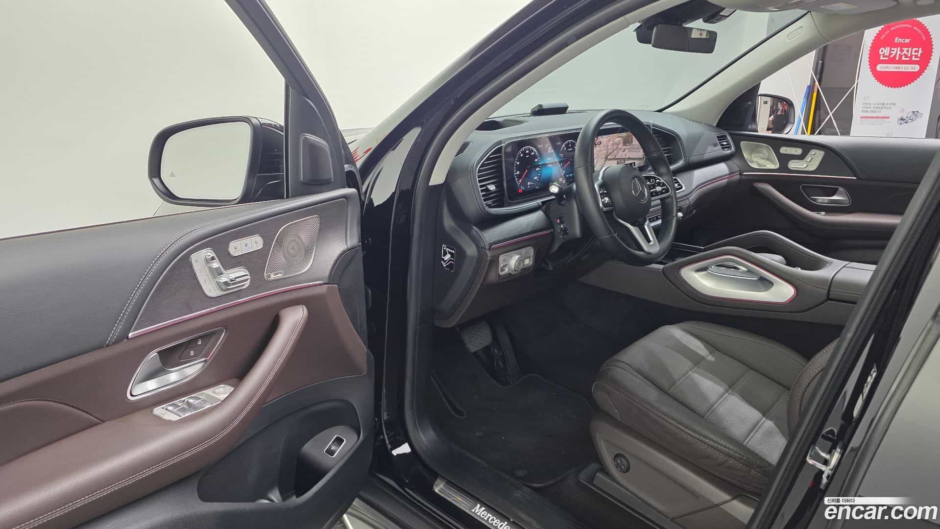 GLE-Class Mercedes-Benz 2022.2-INNER-010