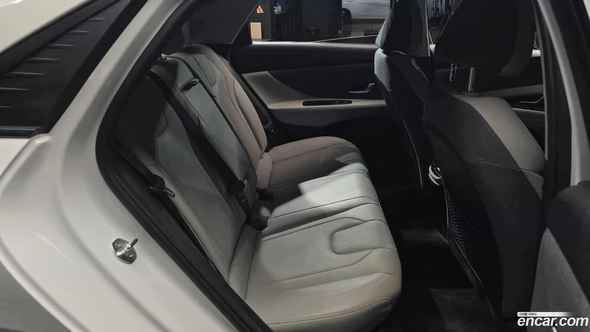 AVANTE Hyundai 2021.10-OPTION-016