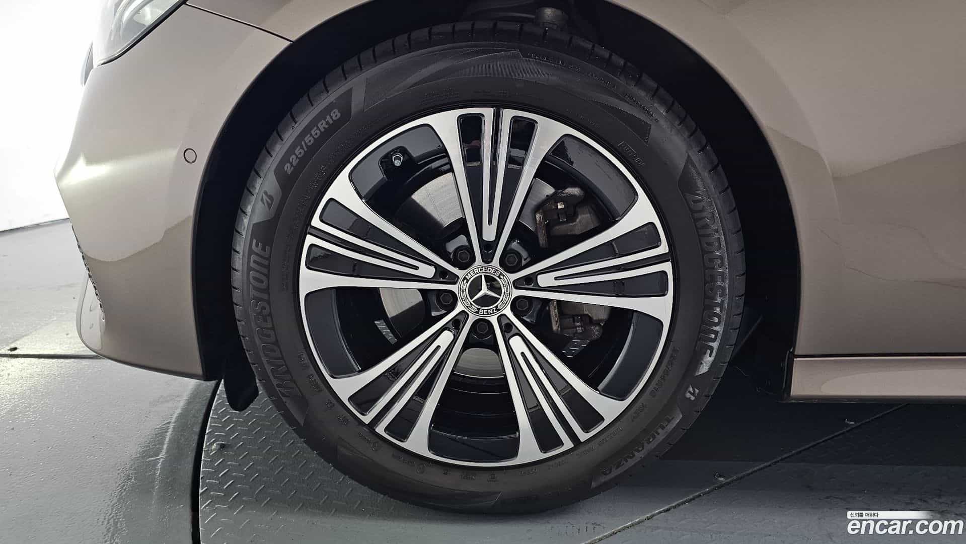 E-Class Mercedes-Benz 2025.6-OUTER-005