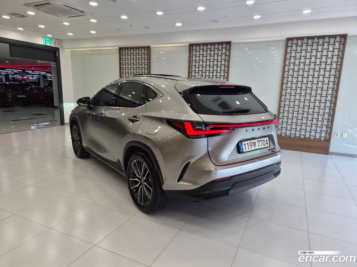 NX Lexus 2023.5-OUTER-002