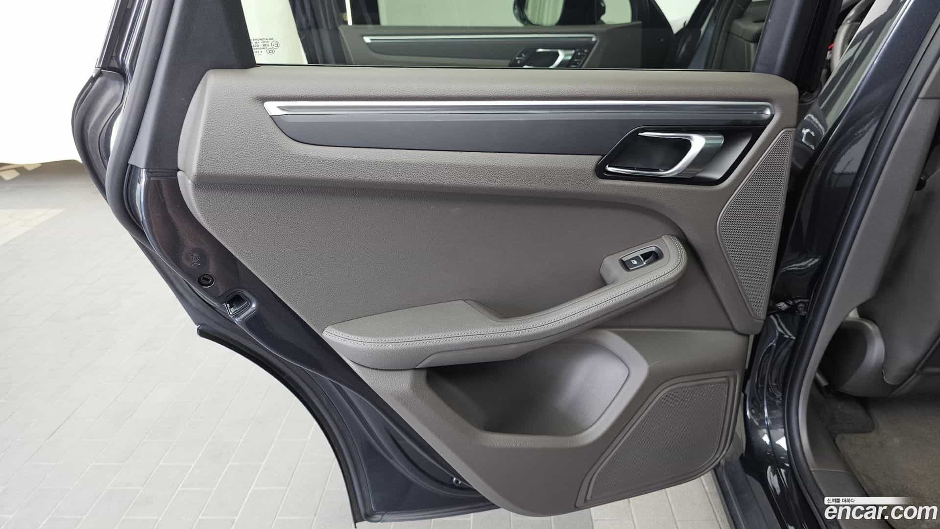 Macan Porsche 2018.5-INNER-035