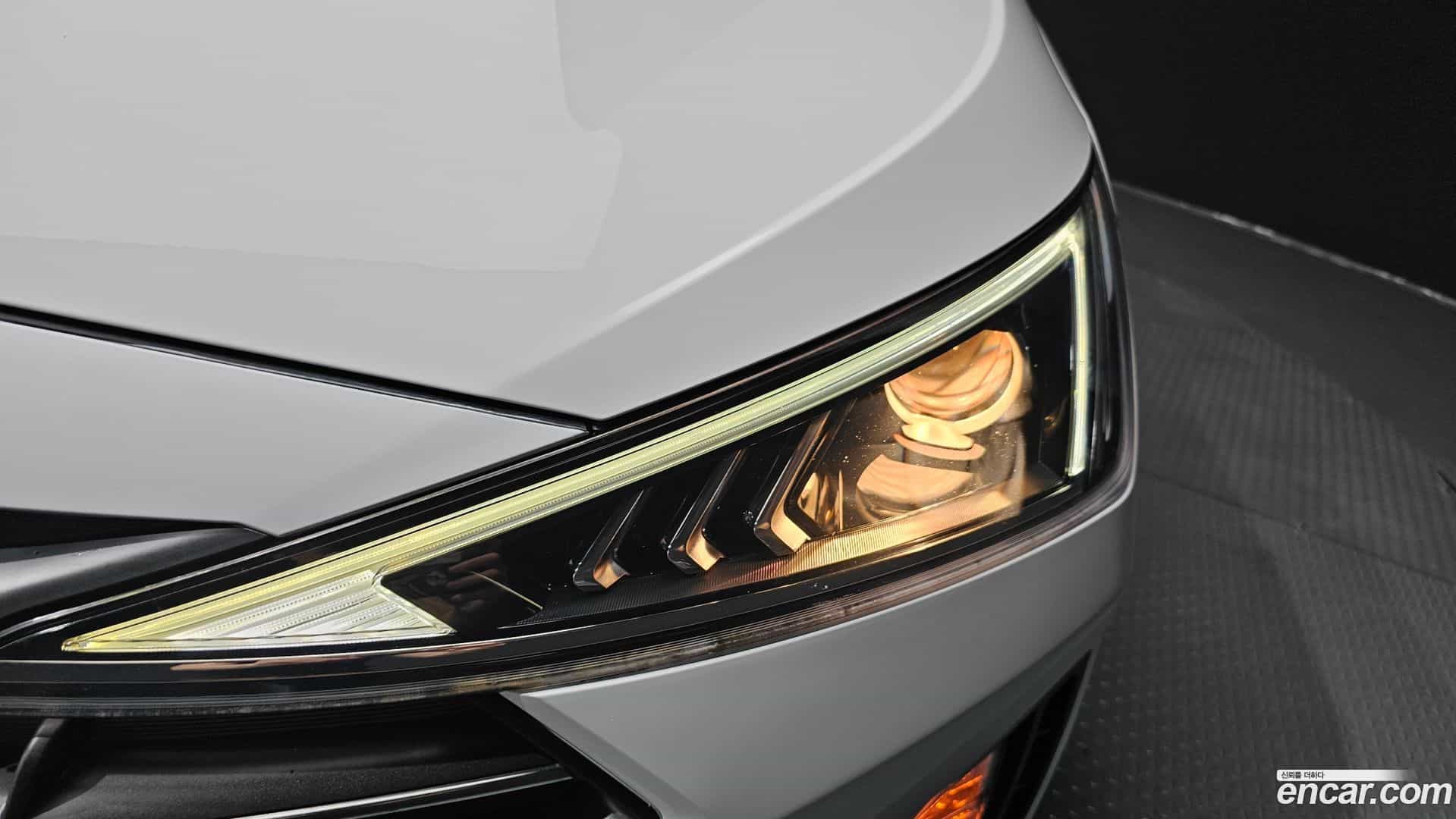 AVANTE Hyundai 2020.0-OUTER-032