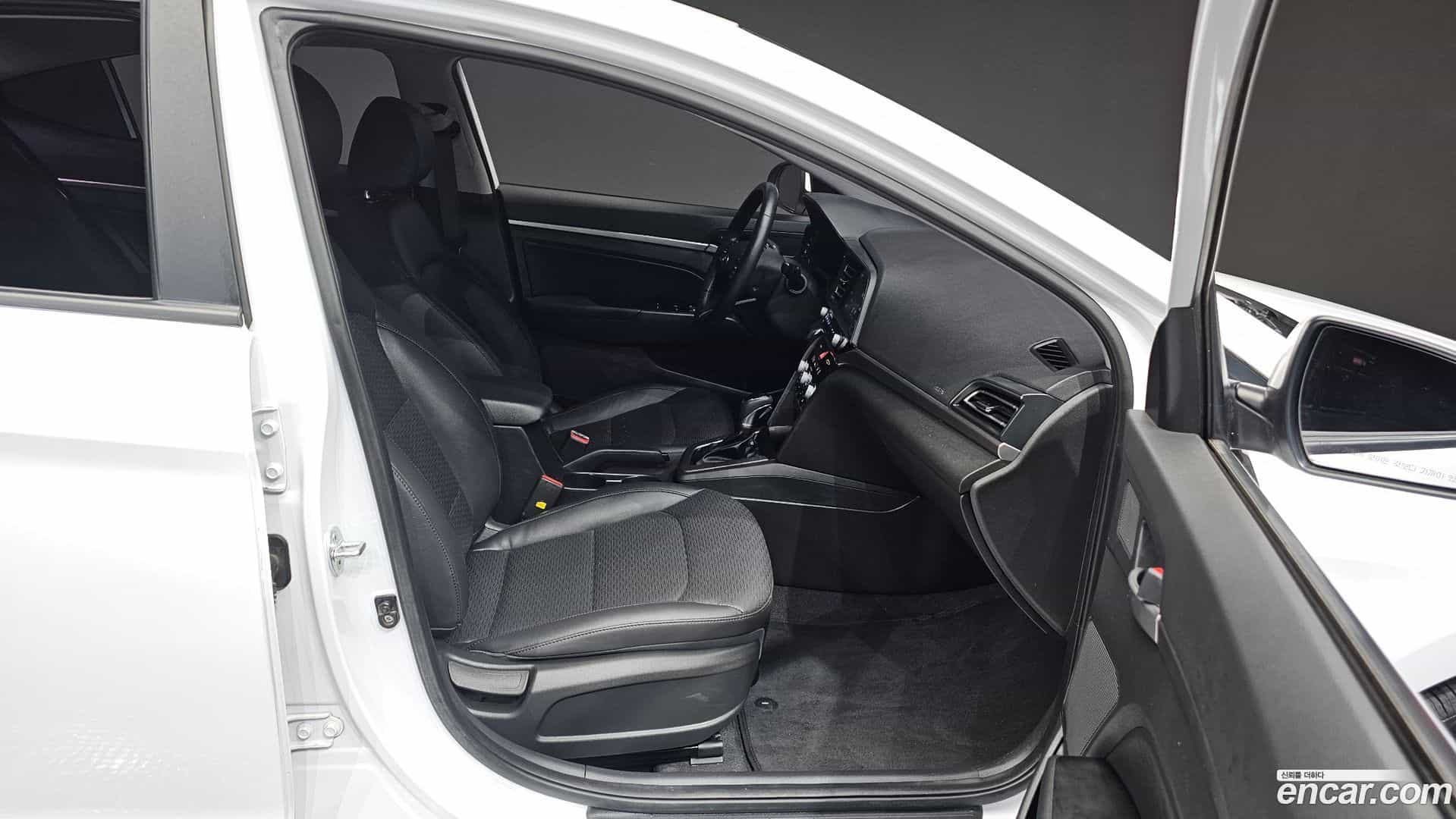 AVANTE Hyundai 2020.0-INNER-036