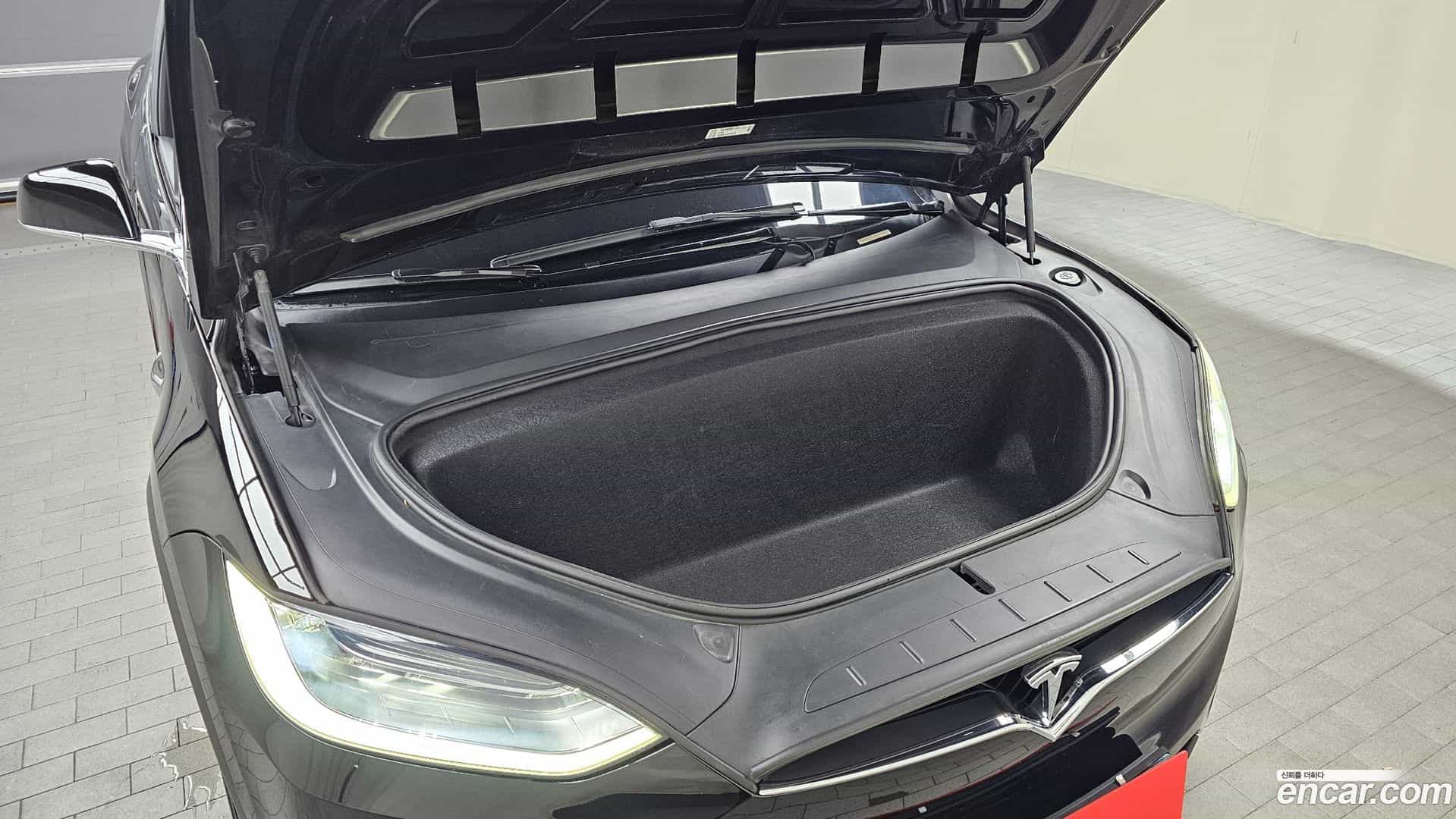 Model X Tesla 2019.8-OUTER-006