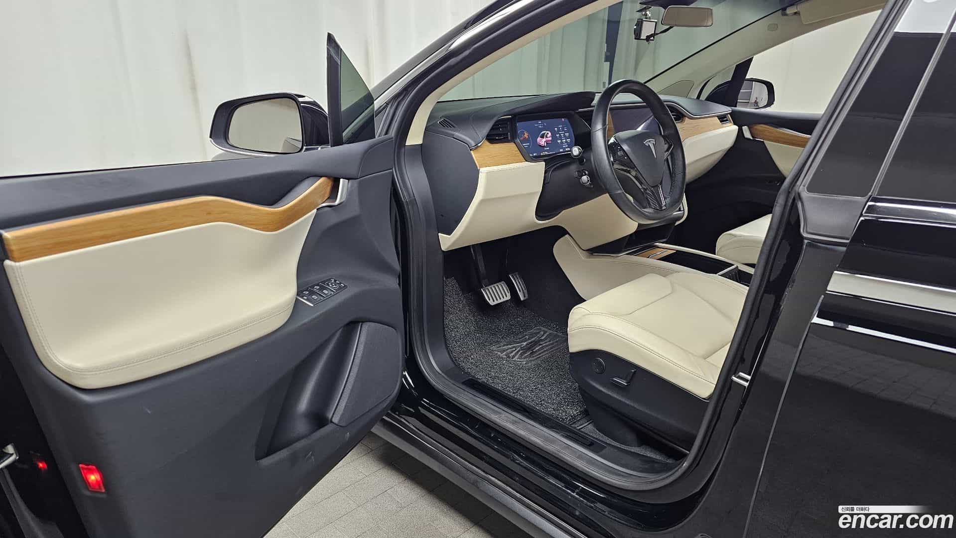 Model X Tesla 2019.8-INNER-010