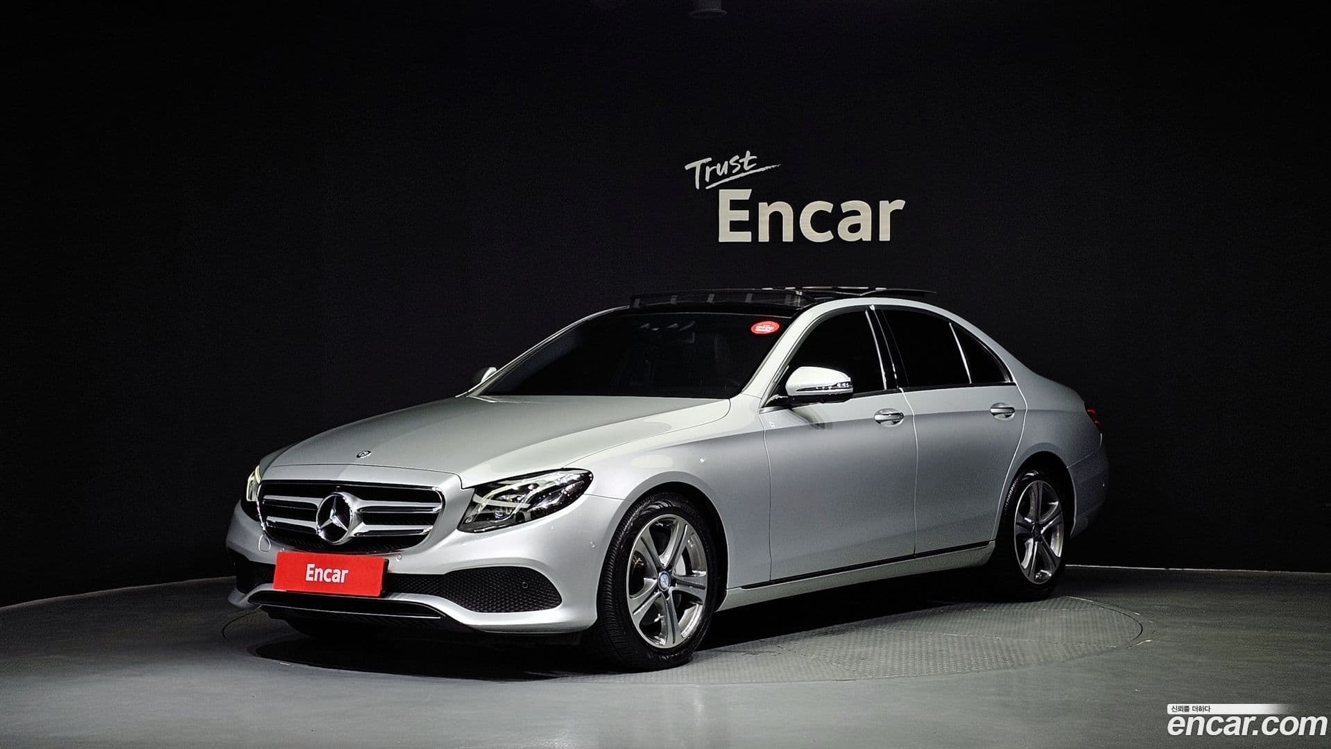 Main__Slider__Photo:E-Class Mercedes-Benz 2016.10-0