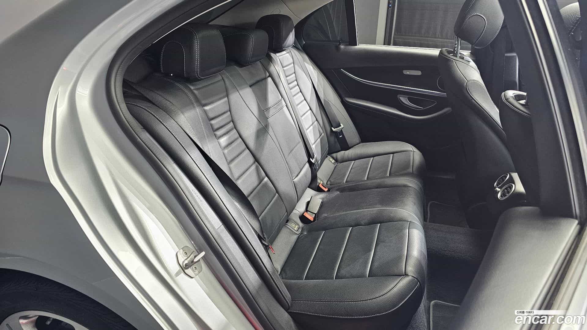 E-Class Mercedes-Benz 2016.10-OPTION-016