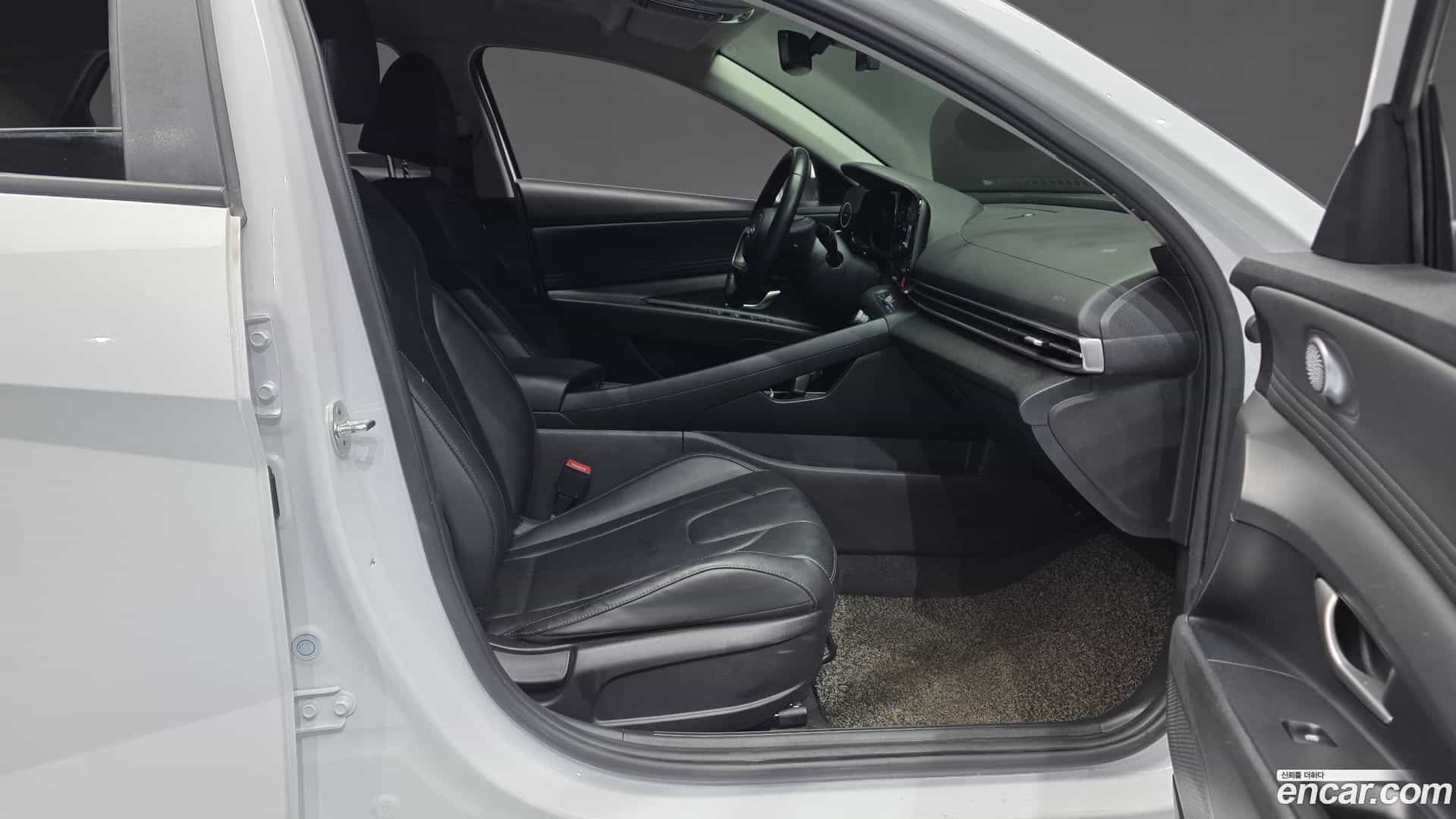 AVANTE Hyundai 2021.4-OPTION-015