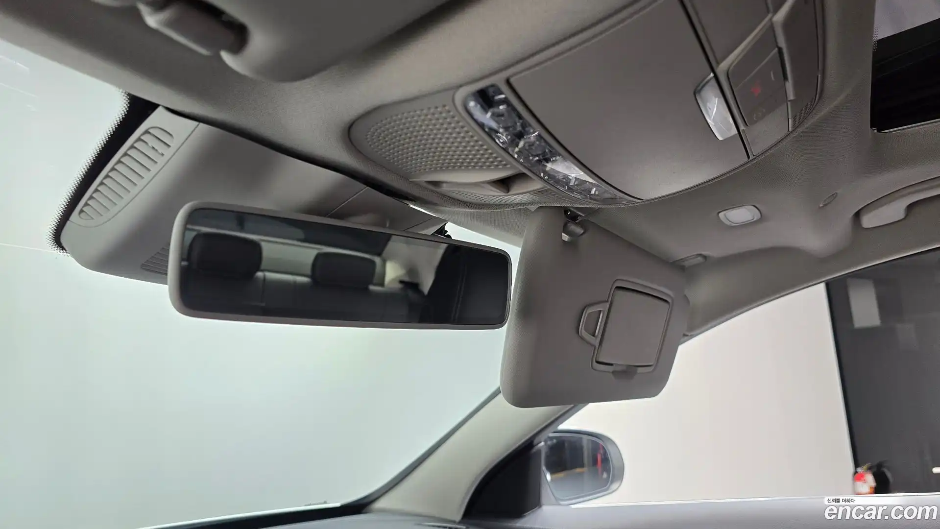 C-Class Mercedes-Benz 2019.5-OPTION-022
