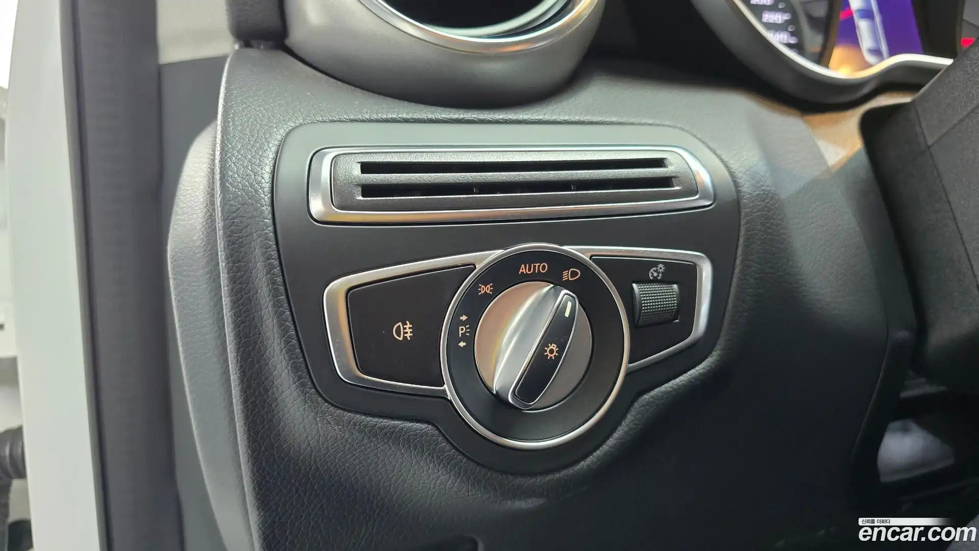 C-Class Mercedes-Benz 2019.5-OPTION-023