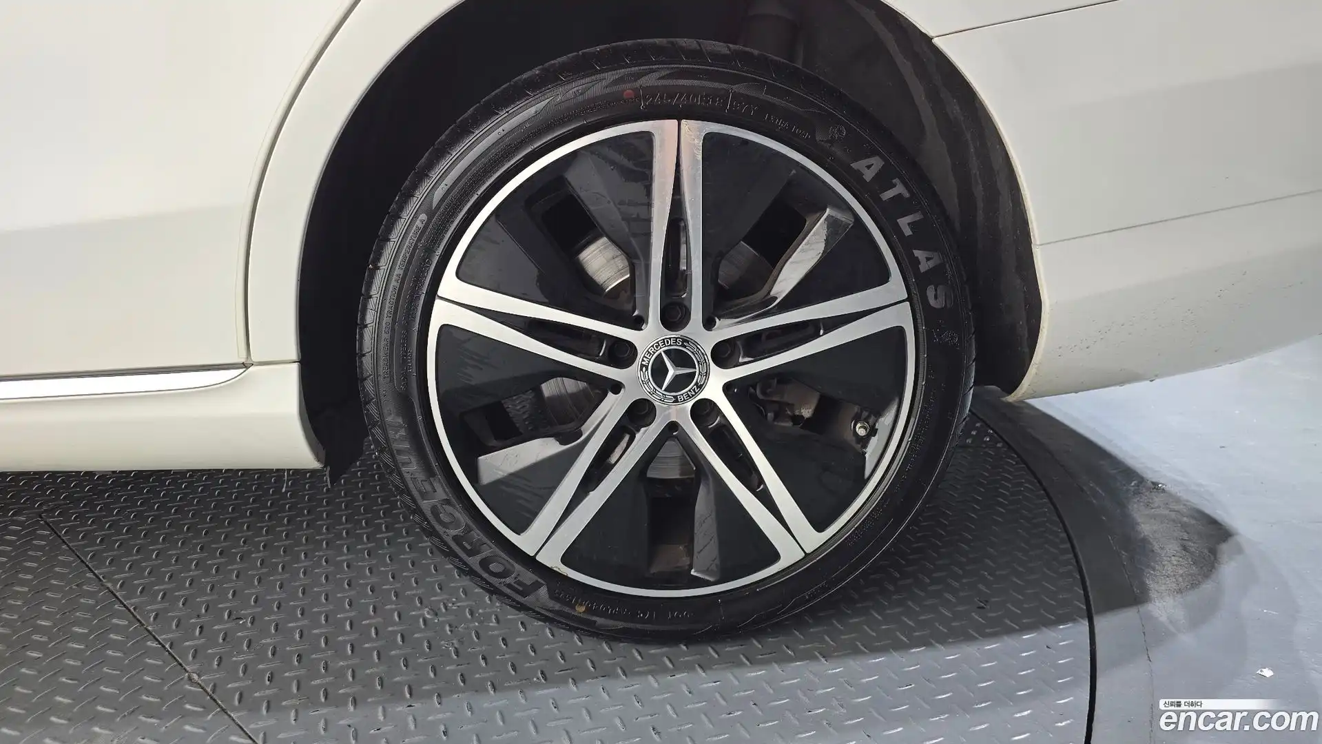 C-Class Mercedes-Benz 2019.5-OUTER-031