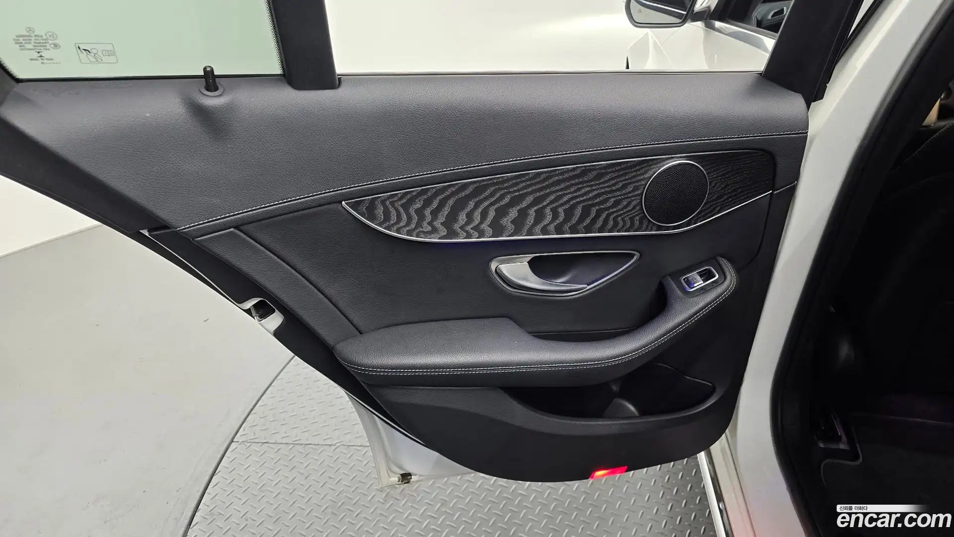 C-Class Mercedes-Benz 2019.5-INNER-035