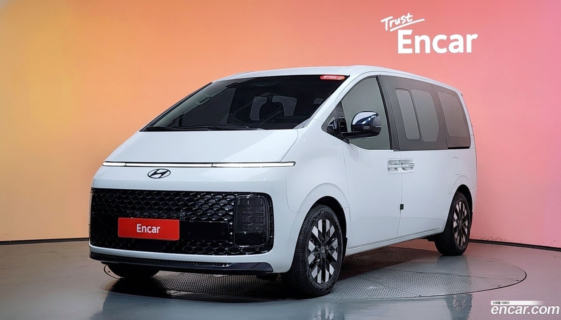 Main__Slider__Photo:Staria Hyundai 2025.4-0