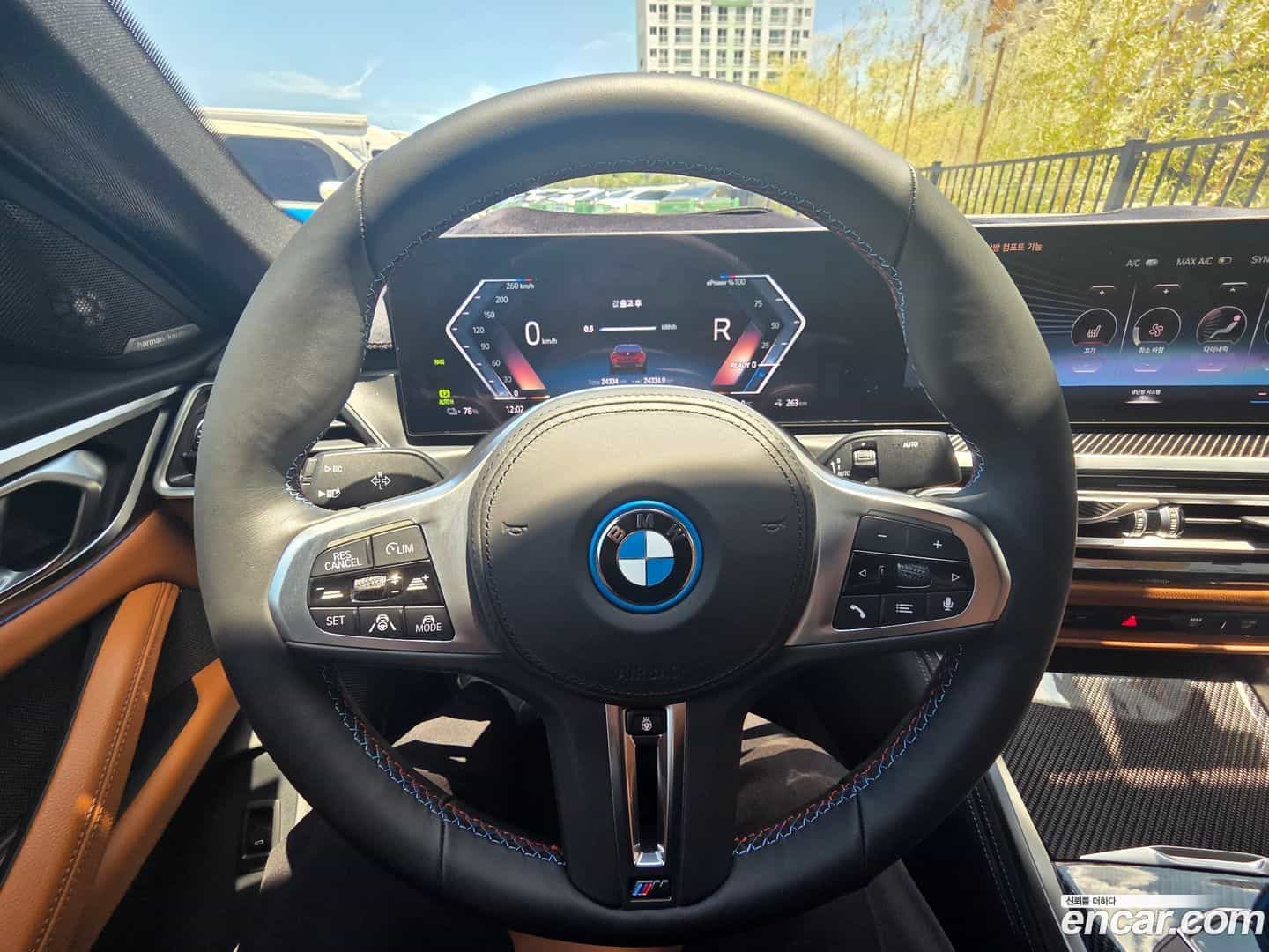 i4 BMW 2023.4-INNER-010