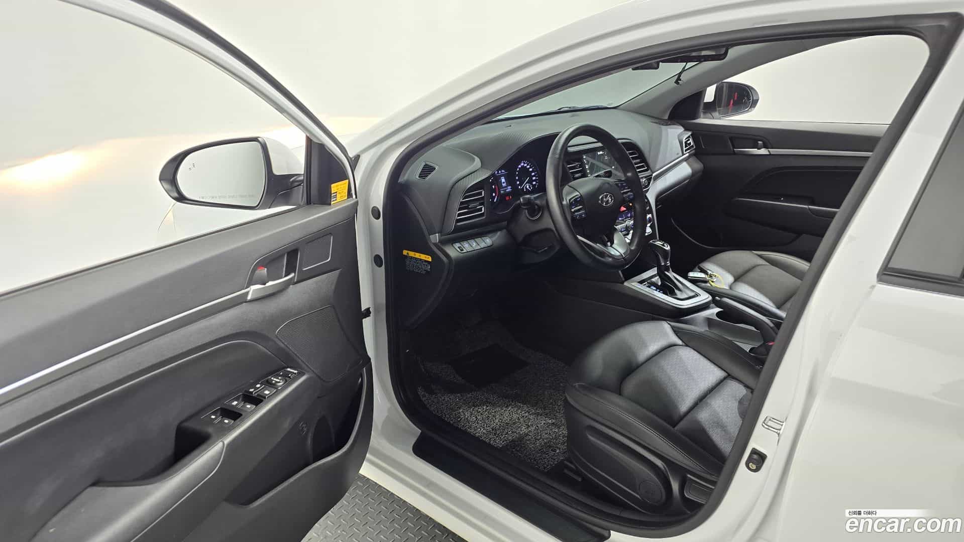 AVANTE Hyundai 2019.2-INNER-010
