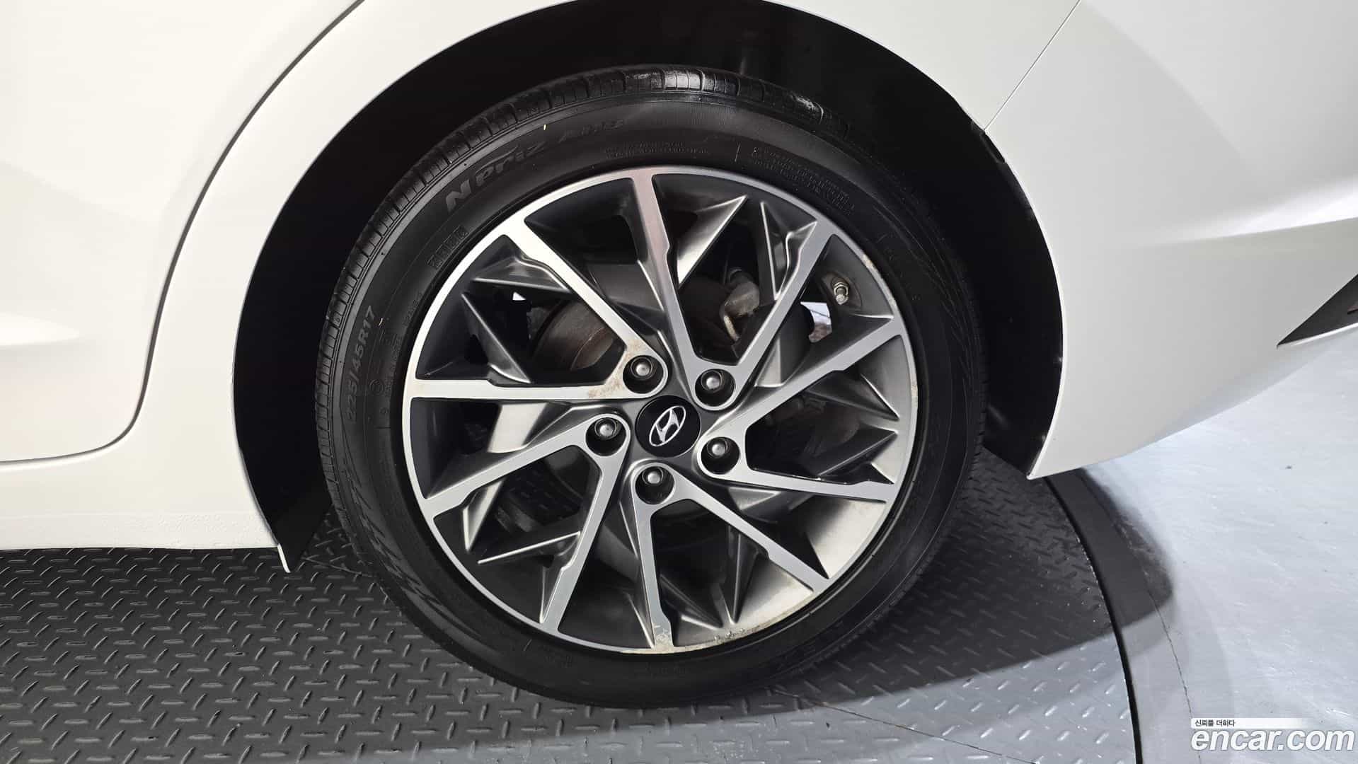 AVANTE Hyundai 2019.2-OUTER-031