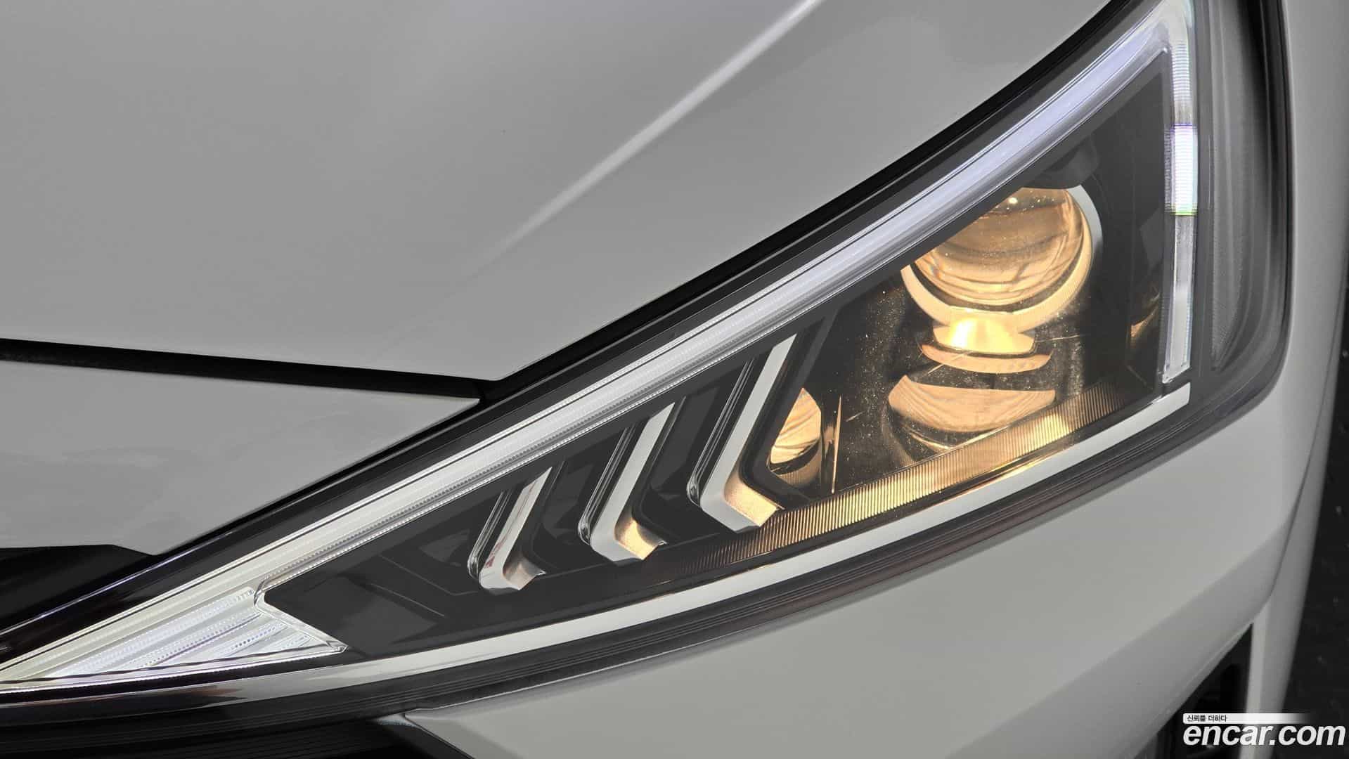 AVANTE Hyundai 2019.2-OUTER-032