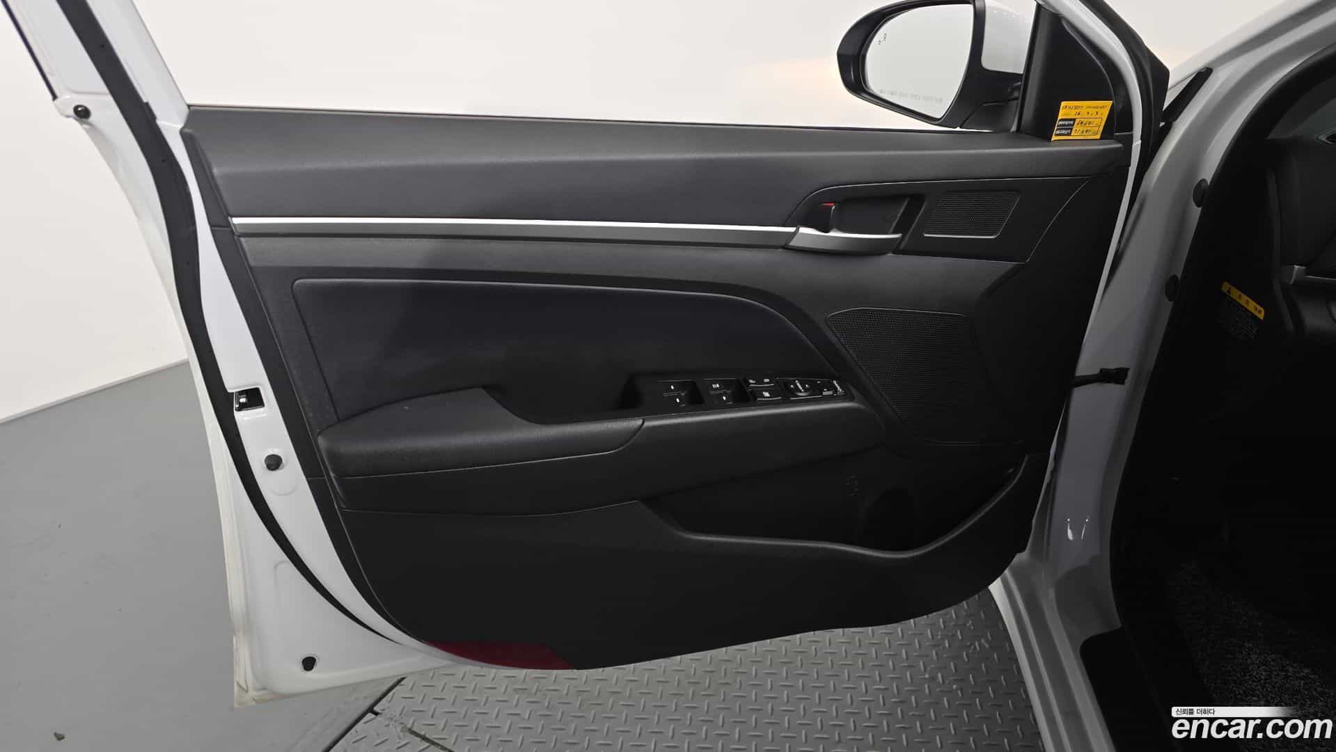 AVANTE Hyundai 2019.2-INNER-034