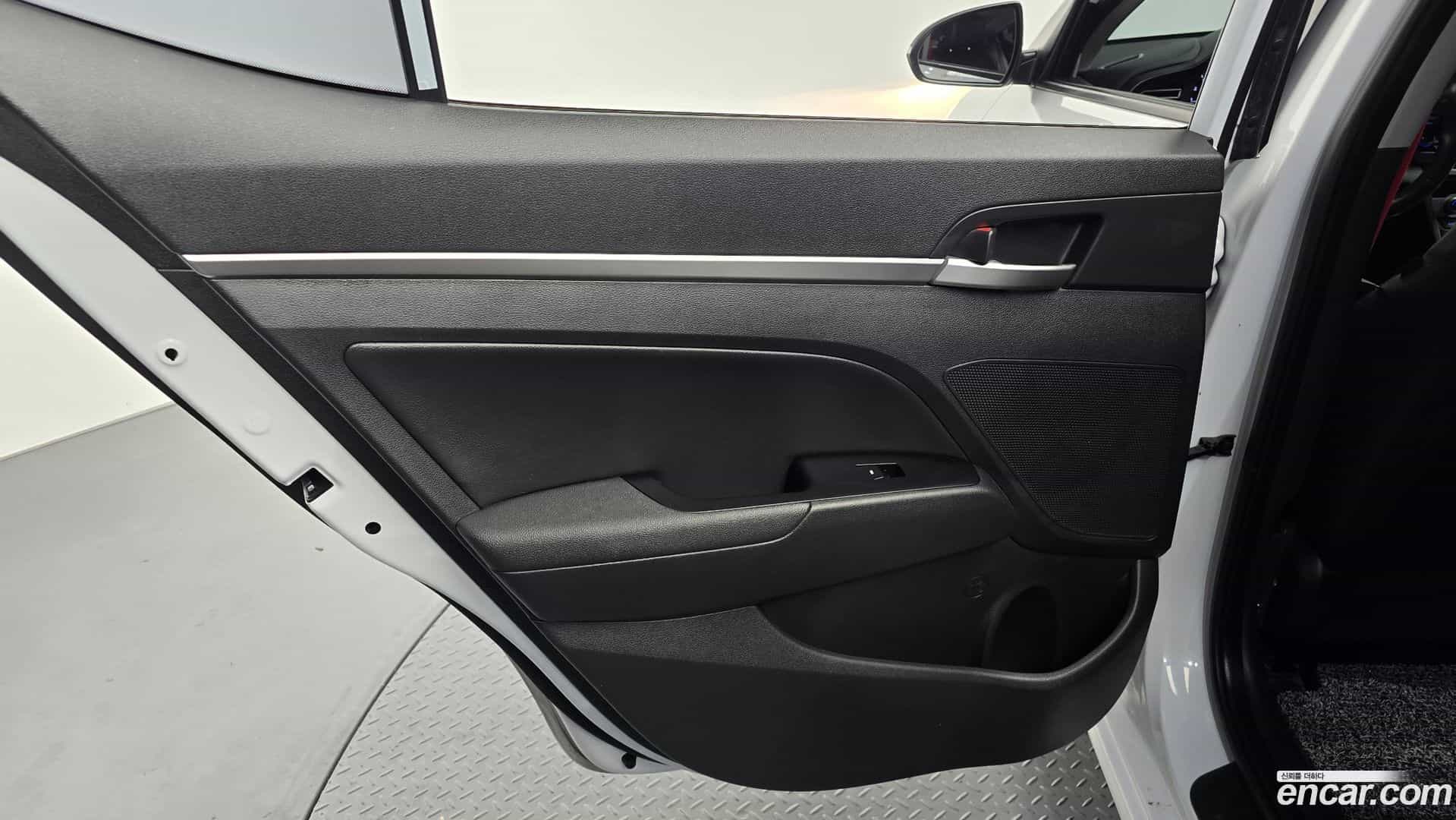 AVANTE Hyundai 2019.2-INNER-035