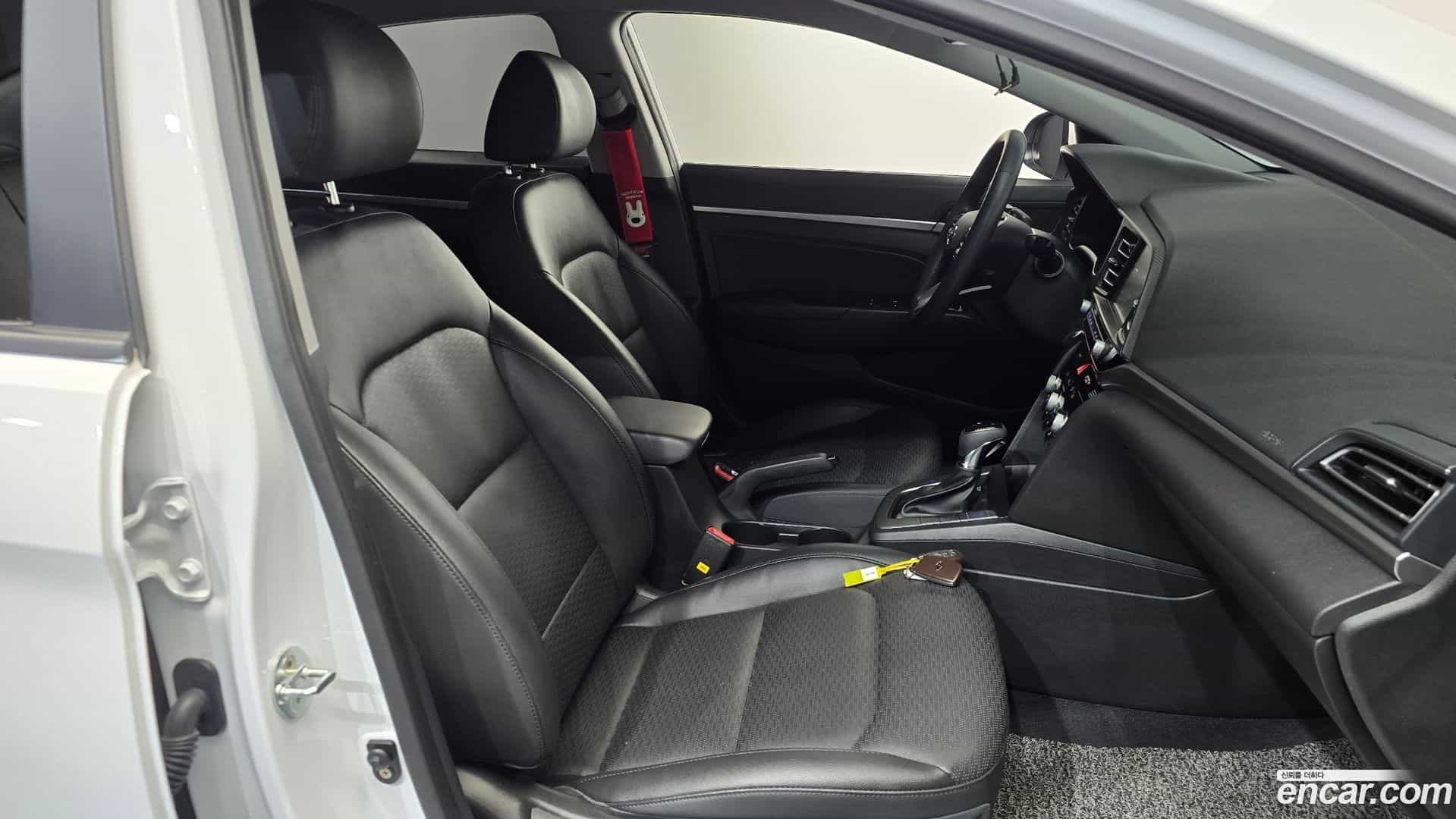 AVANTE Hyundai 2019.2-INNER-036