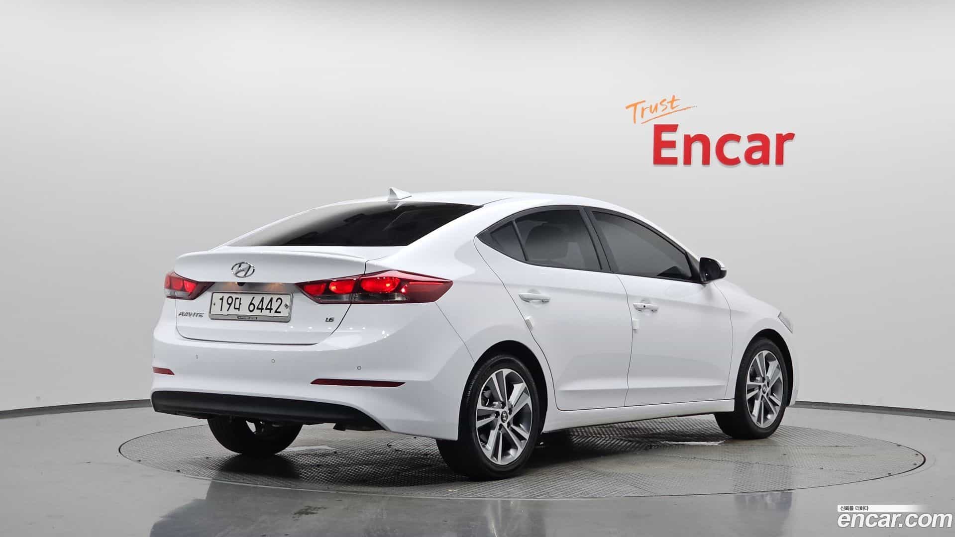 AVANTE Hyundai 2017.2-OUTER-002