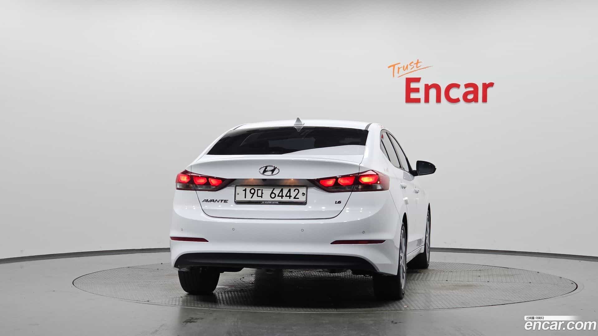 AVANTE Hyundai 2017.2-OUTER-004