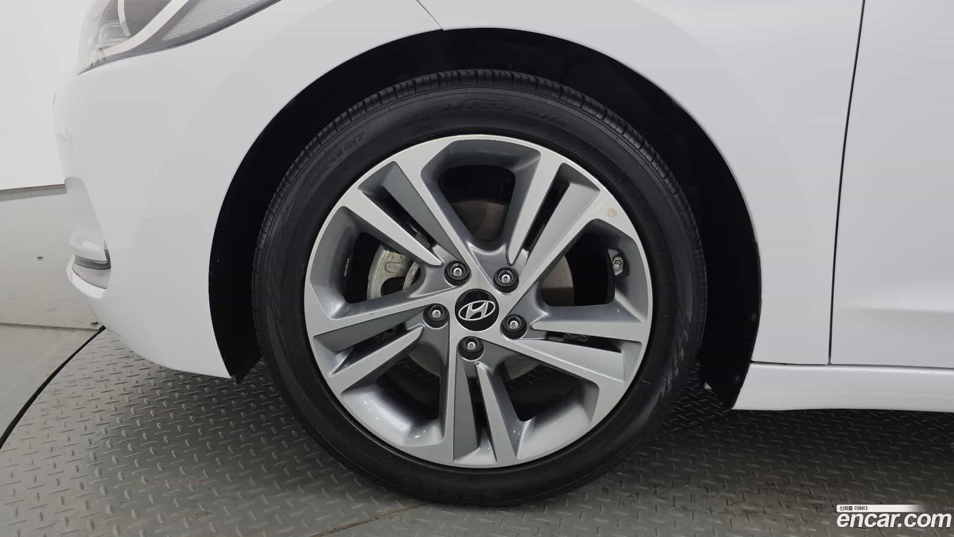 AVANTE Hyundai 2017.2-OUTER-005