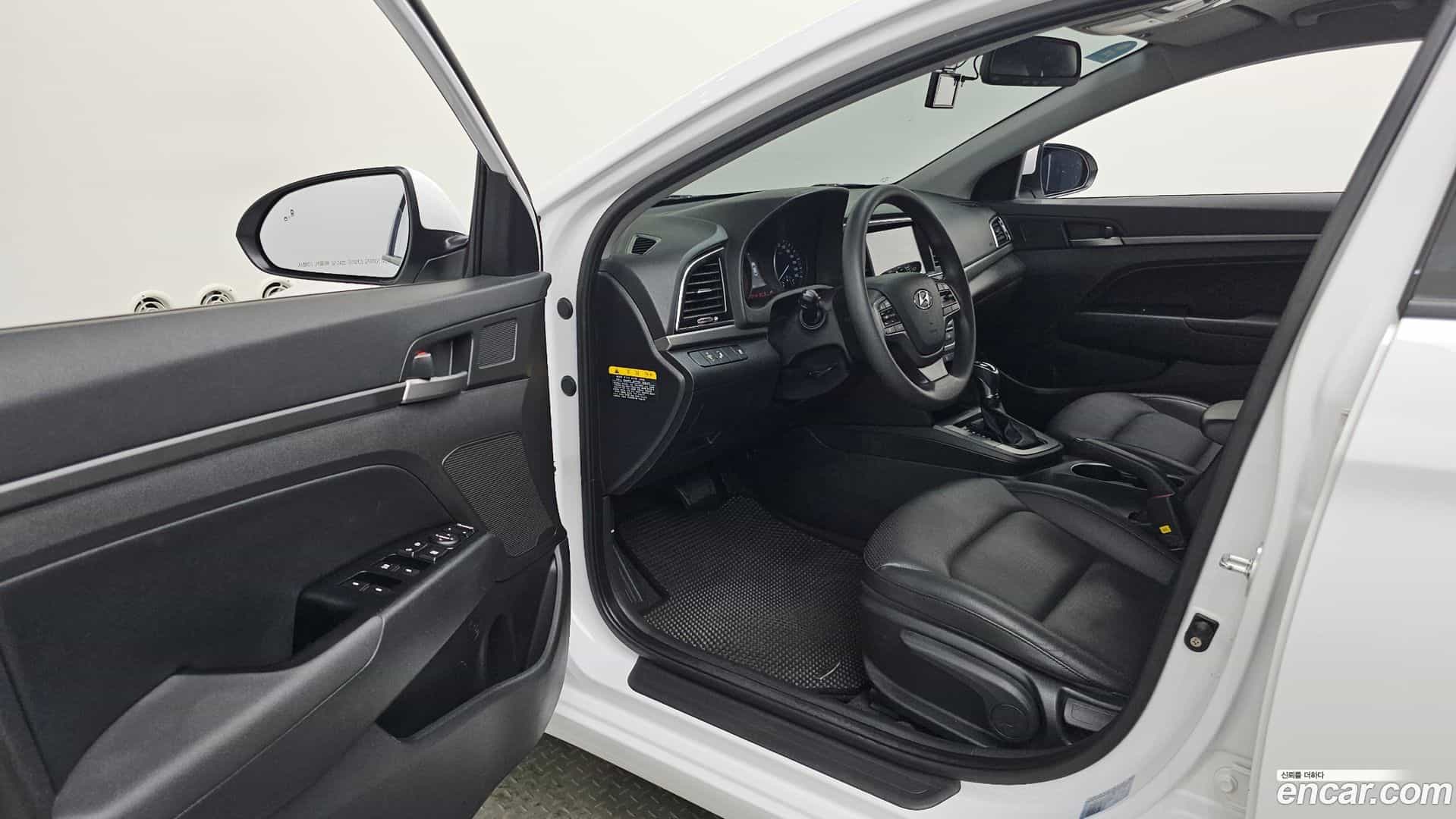 AVANTE Hyundai 2017.2-INNER-010