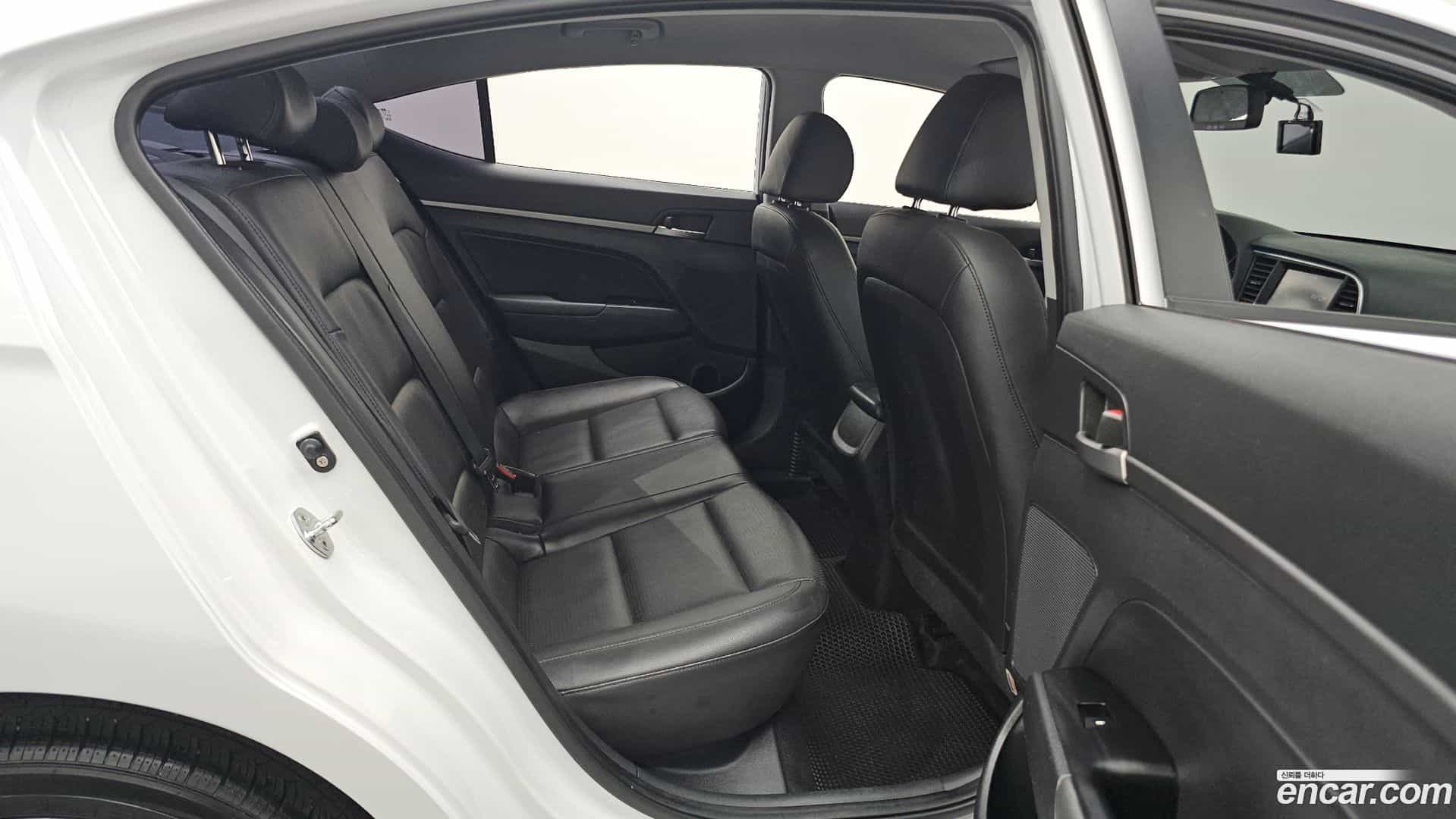 AVANTE Hyundai 2017.2-OPTION-015
