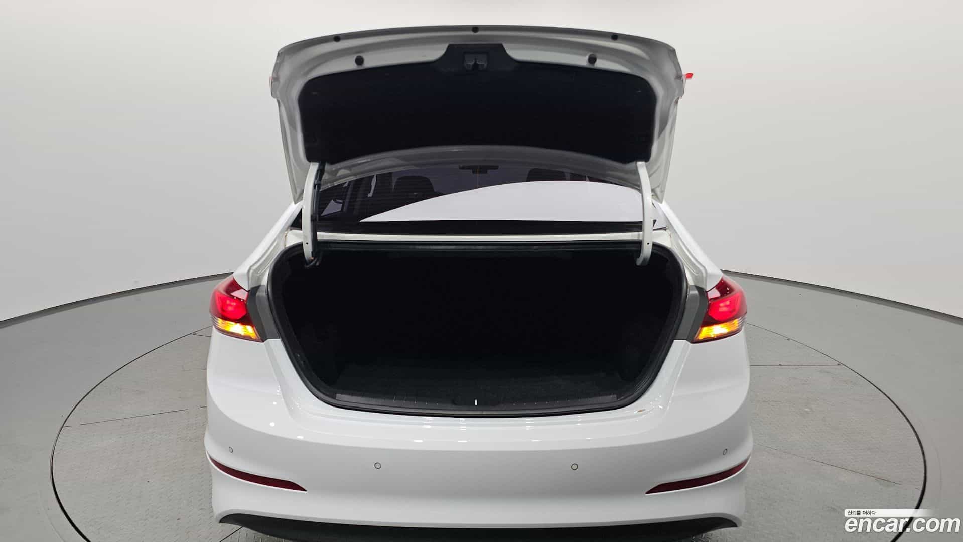AVANTE Hyundai 2017.2-OPTION-023
