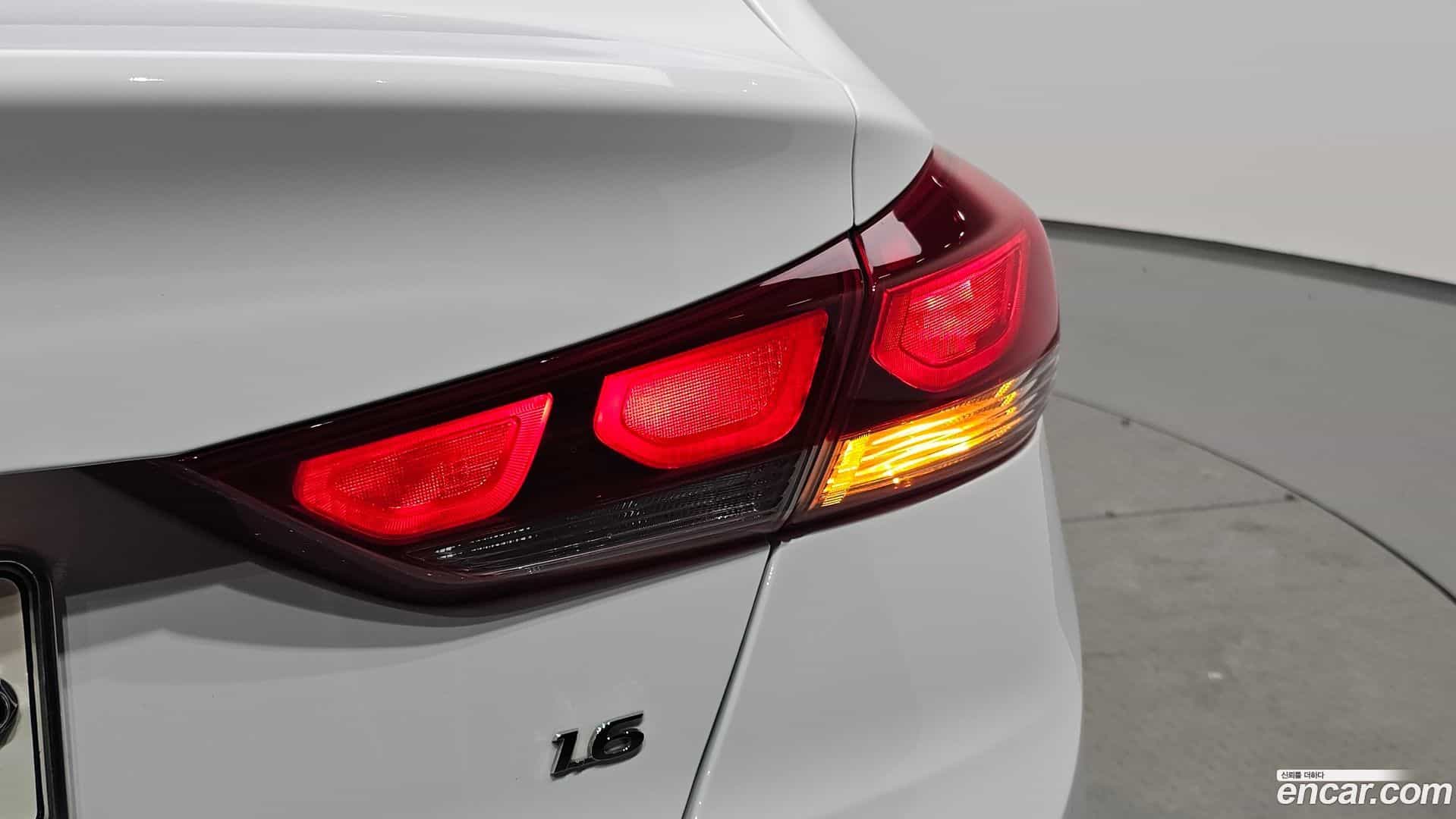 AVANTE Hyundai 2017.2-OUTER-033