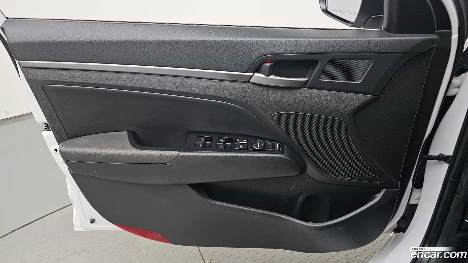 AVANTE Hyundai 2017.2-INNER-034