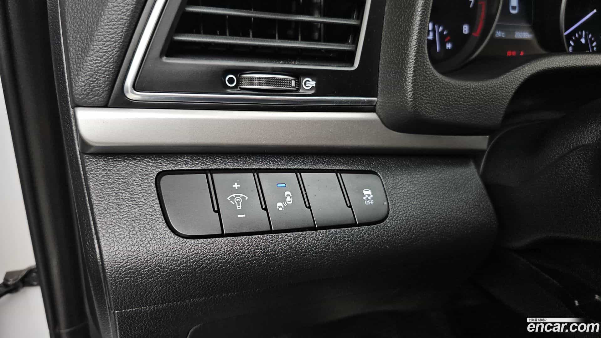 AVANTE Hyundai 2017.2-OPTION-040