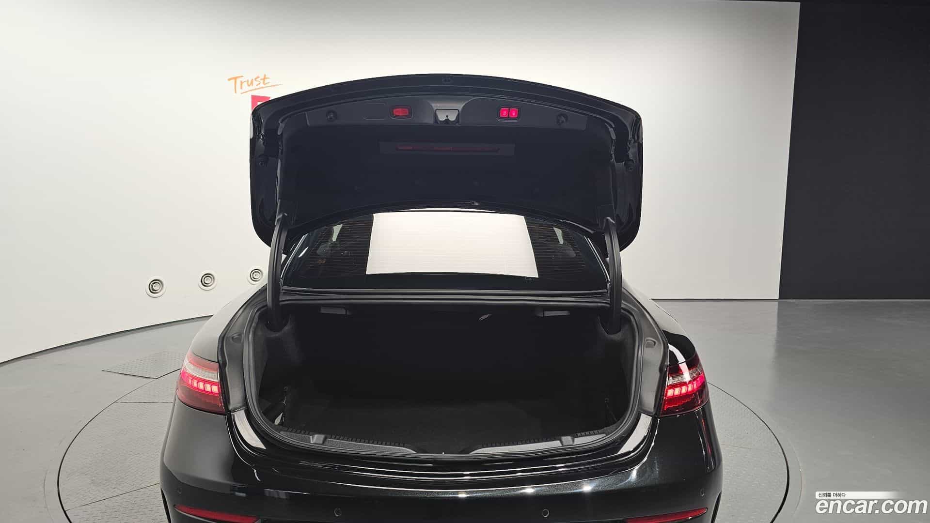 E-Class Mercedes-Benz 2021.10-OPTION-024
