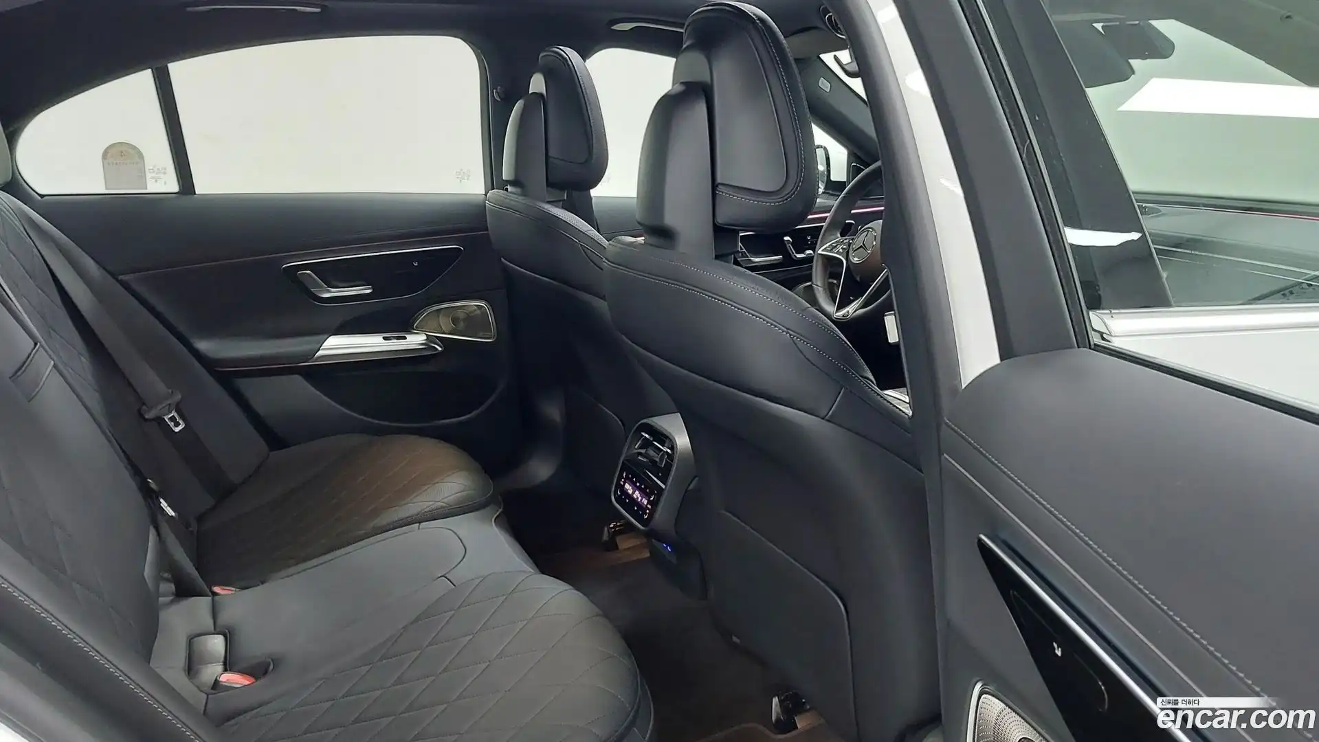 E-Class Mercedes-Benz 2025.6-INNER-010