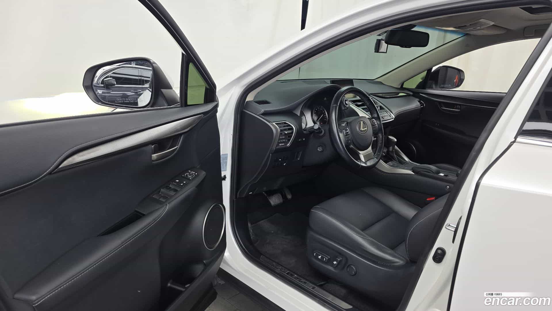 NX Lexus 2015.2-INNER-010