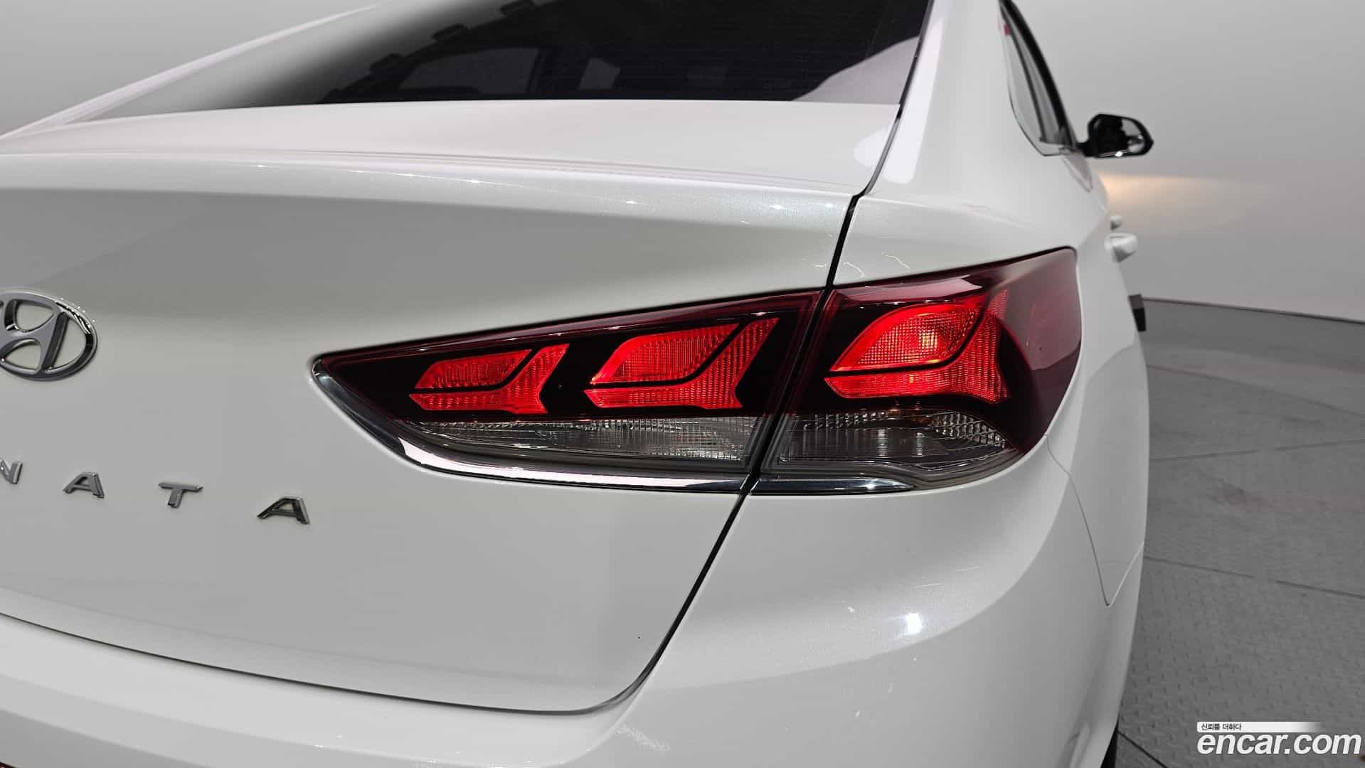 Sonata Hyundai 2018.0-OUTER-033