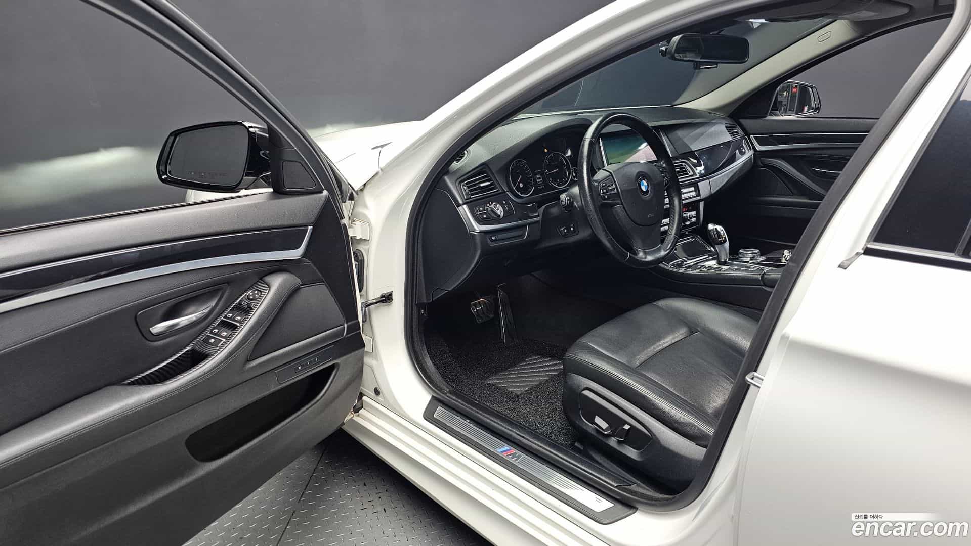 5-Series BMW 2015.10-INNER-010