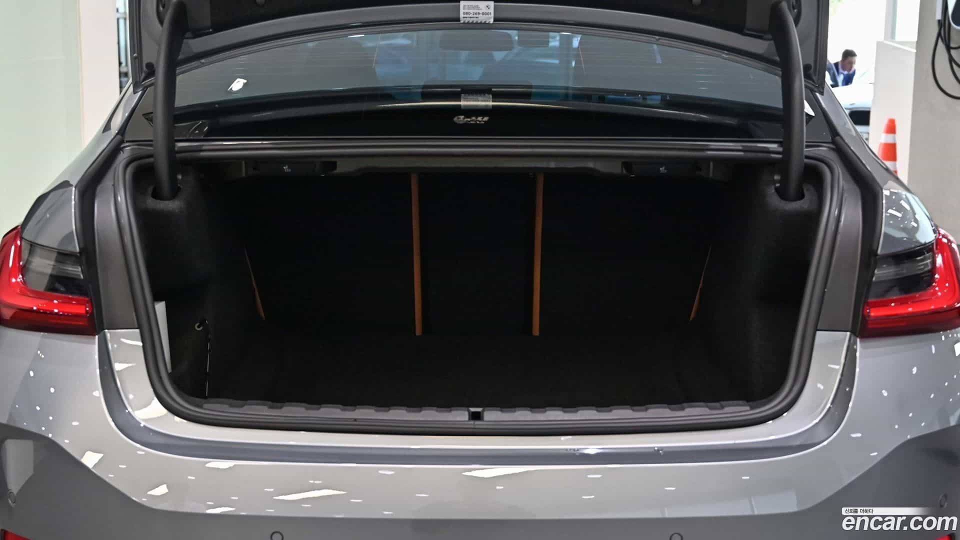 3-Series BMW 2024.8-INNER-007