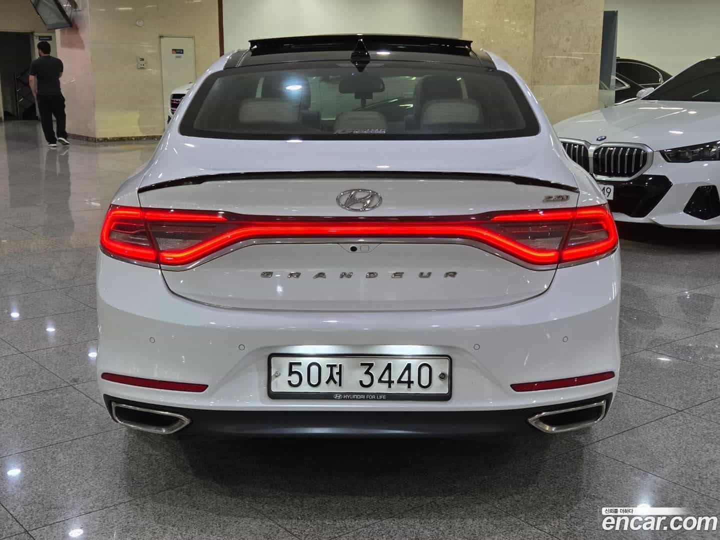 Grandeur Hyundai 2017.9-OUTER-004