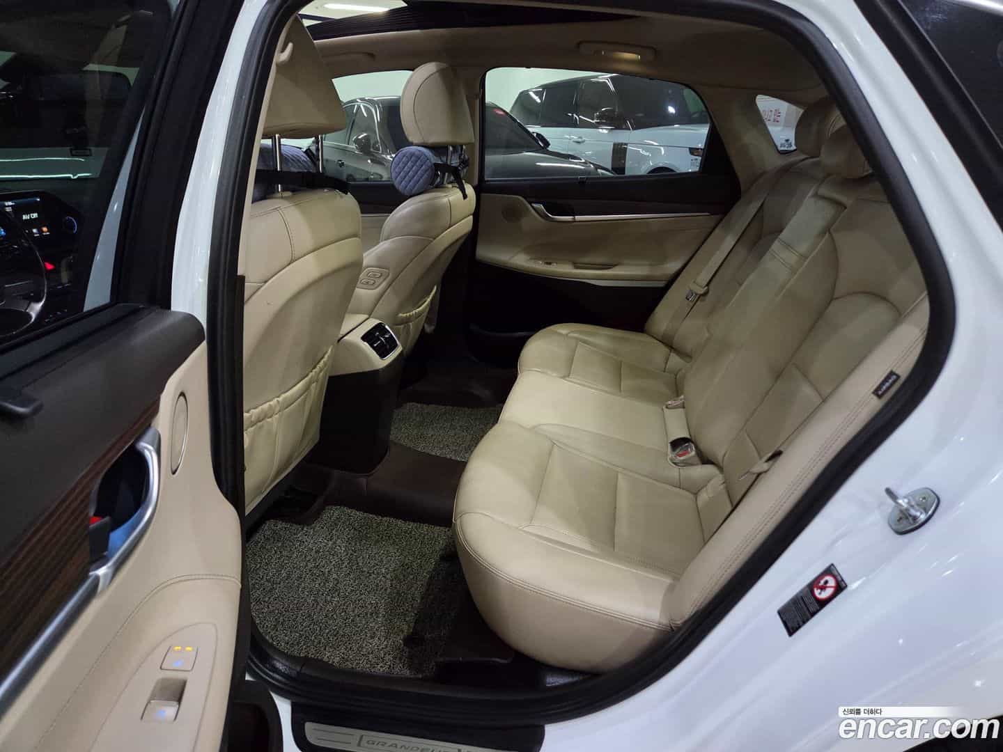 Grandeur Hyundai 2017.9-INNER-007